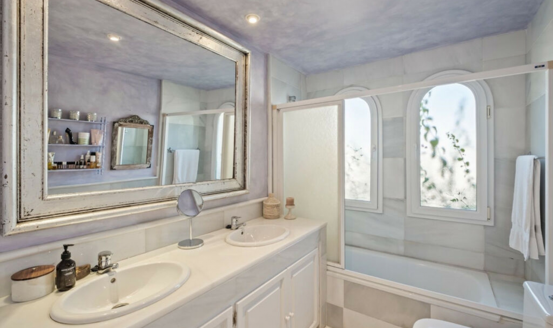 Resale - House -
Reserva de Marbella