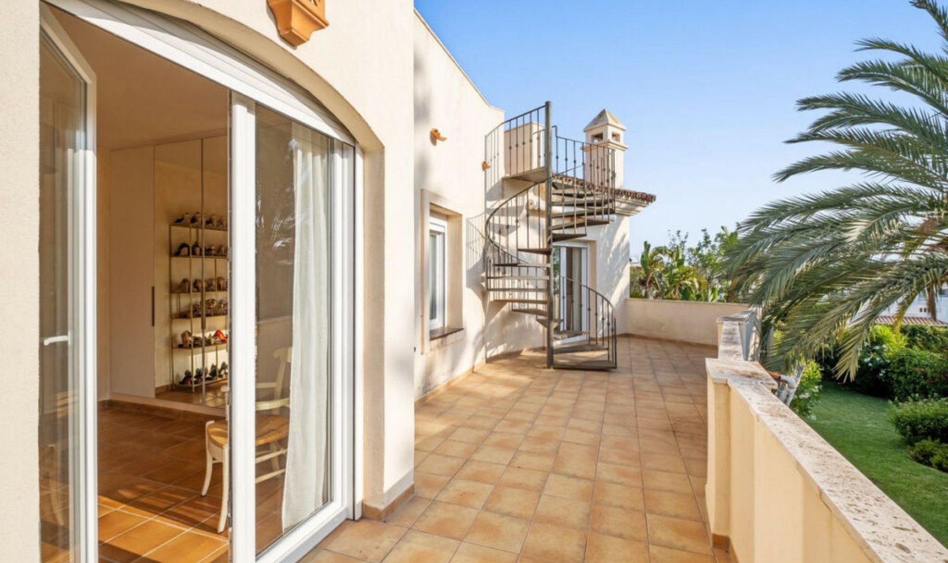 Resale - House -
Reserva de Marbella