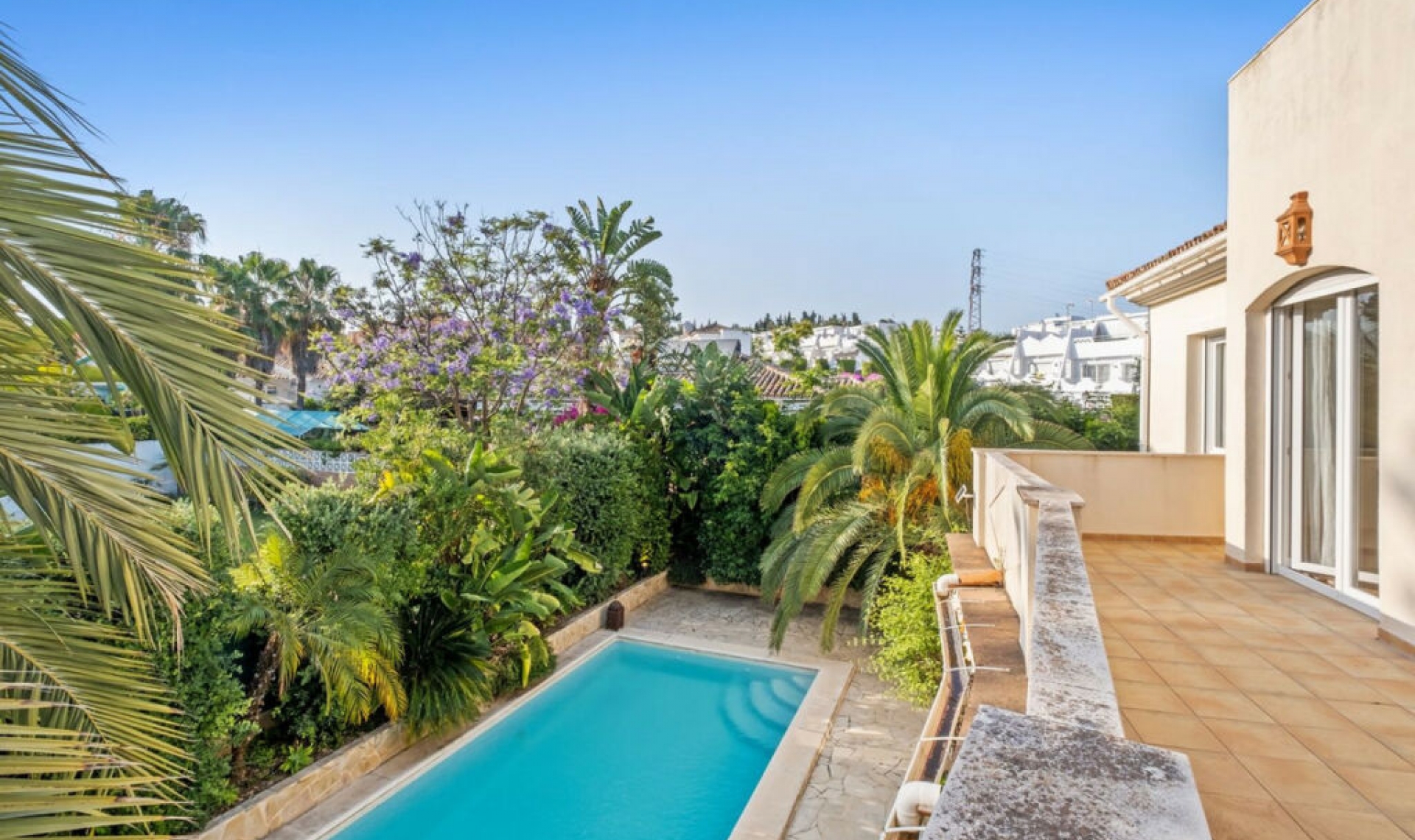 Resale - House -
Reserva de Marbella