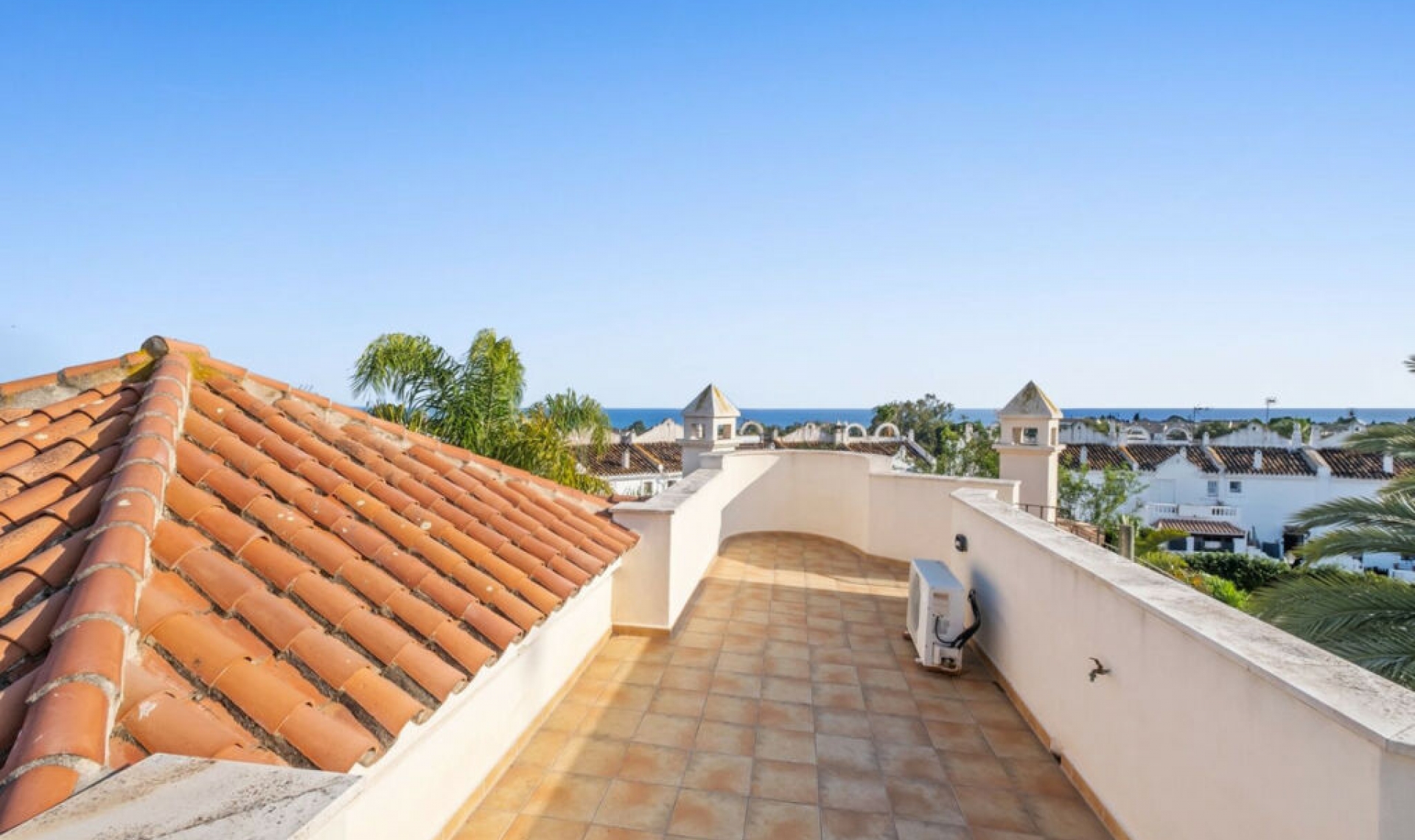 Resale - House -
Reserva de Marbella
