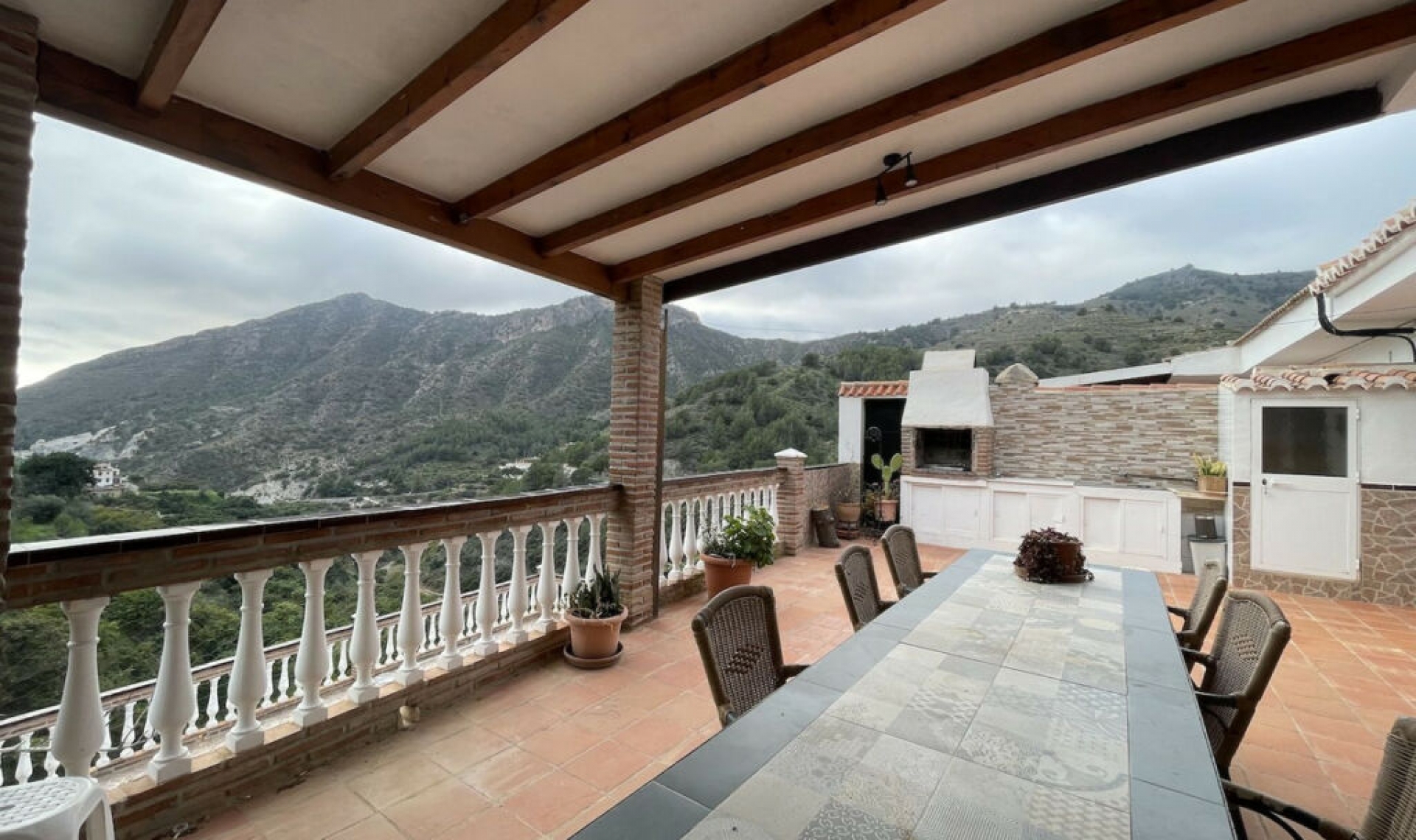 Resale - House -
Río de la Miel