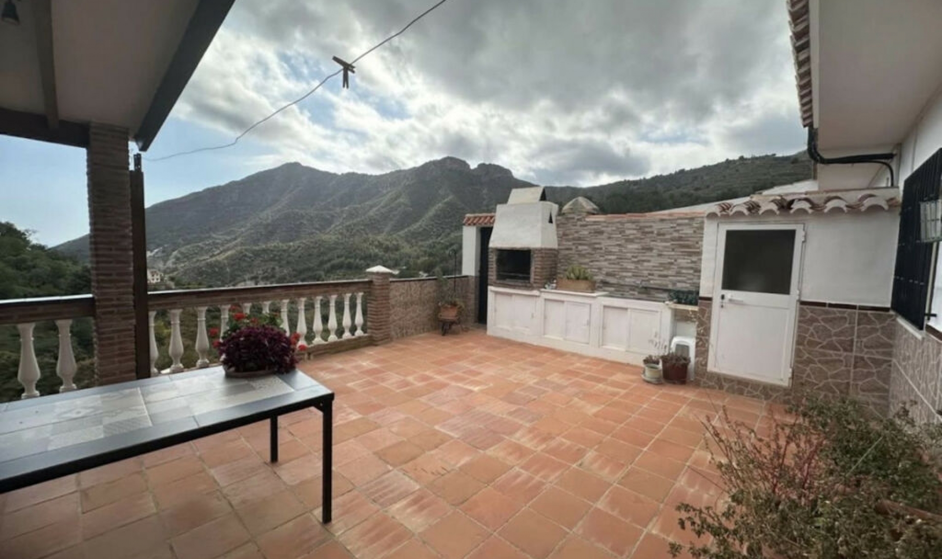 Resale - House -
Río de la Miel