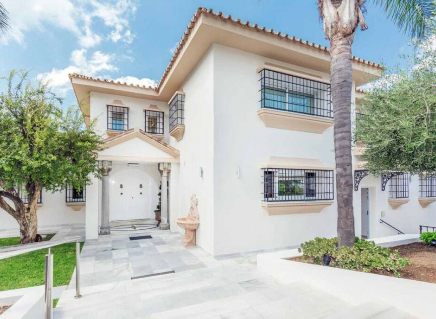 Resale - House -
Río Real