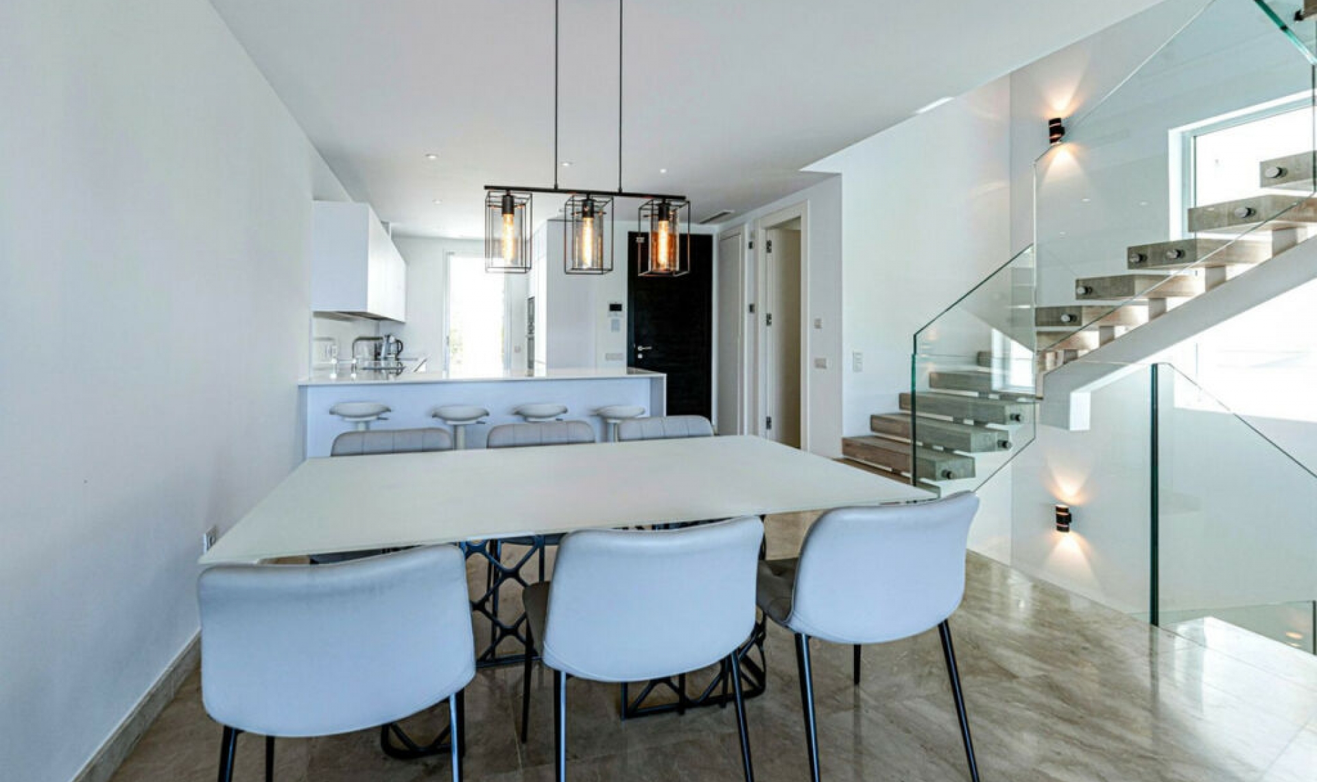 Resale - House -
Río Real