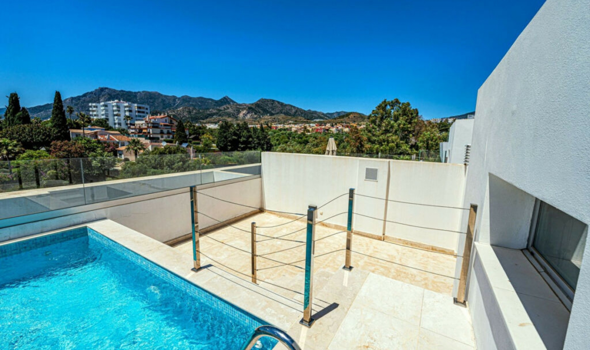 Resale - House -
Río Real