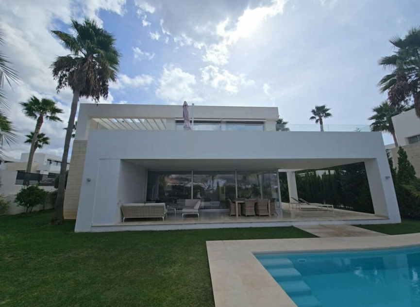 Resale - House -
Río Real