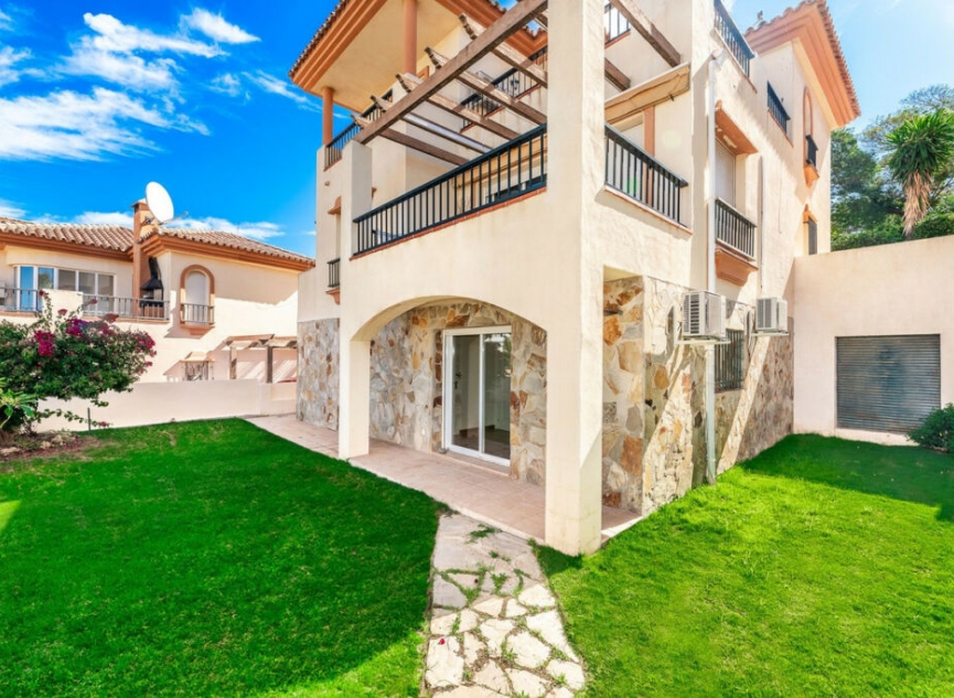 Resale - House -
Riviera del Sol