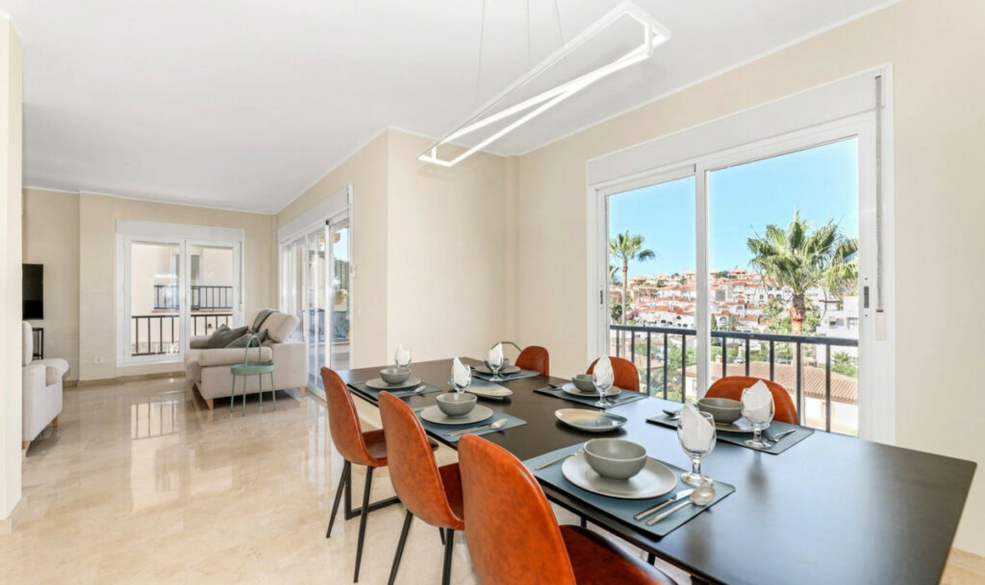 Resale - House -
Riviera del Sol