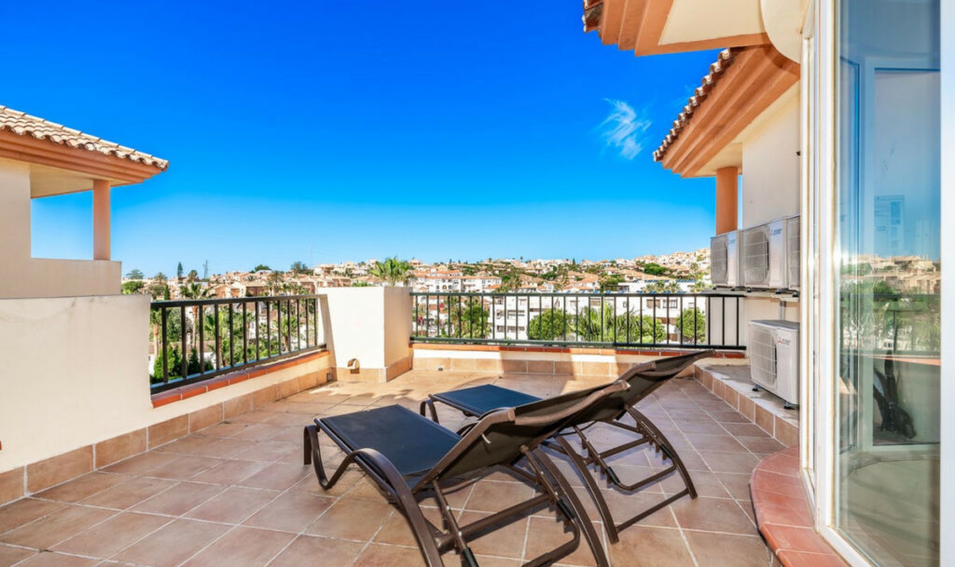 Resale - House -
Riviera del Sol