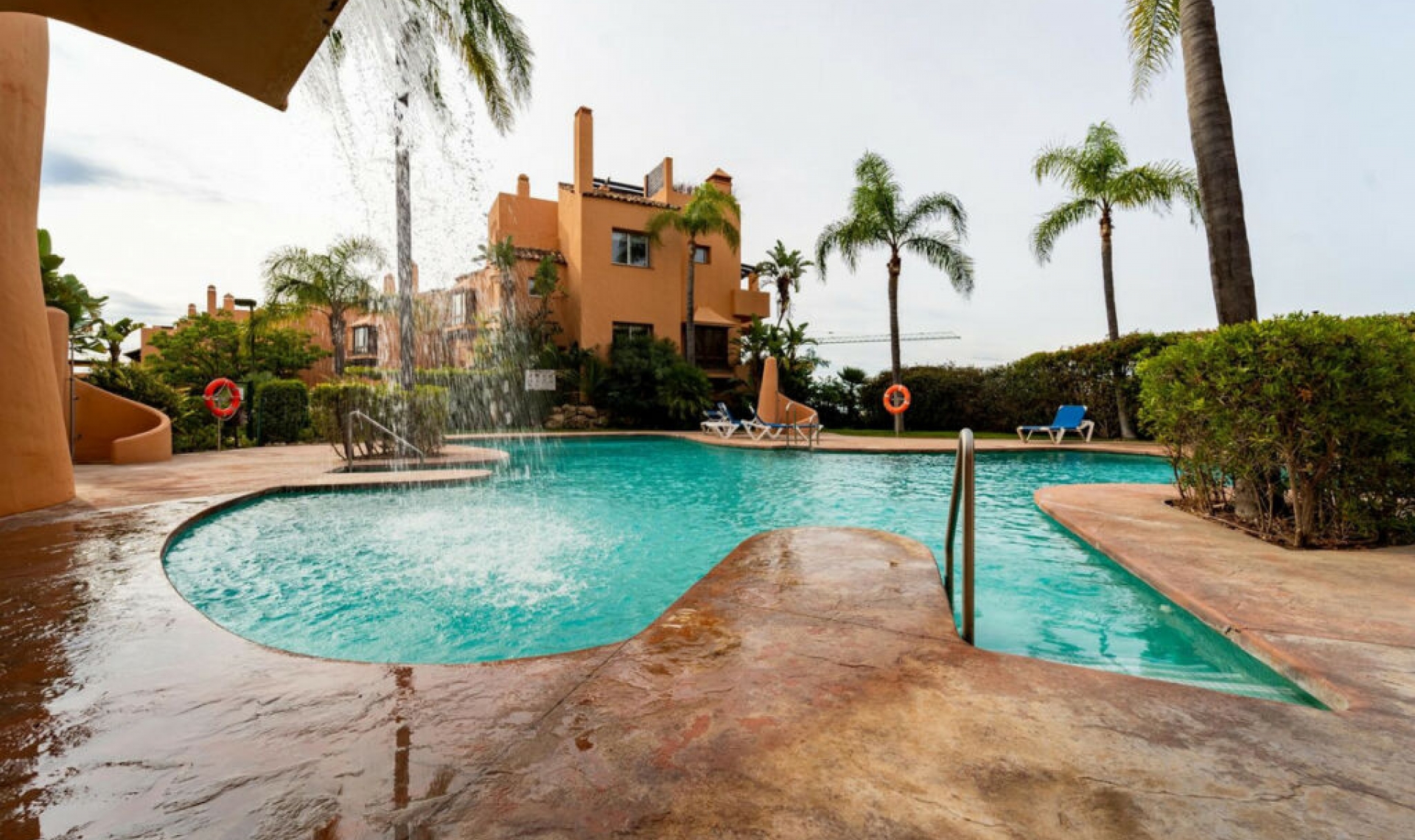 Resale - House -
Riviera del Sol