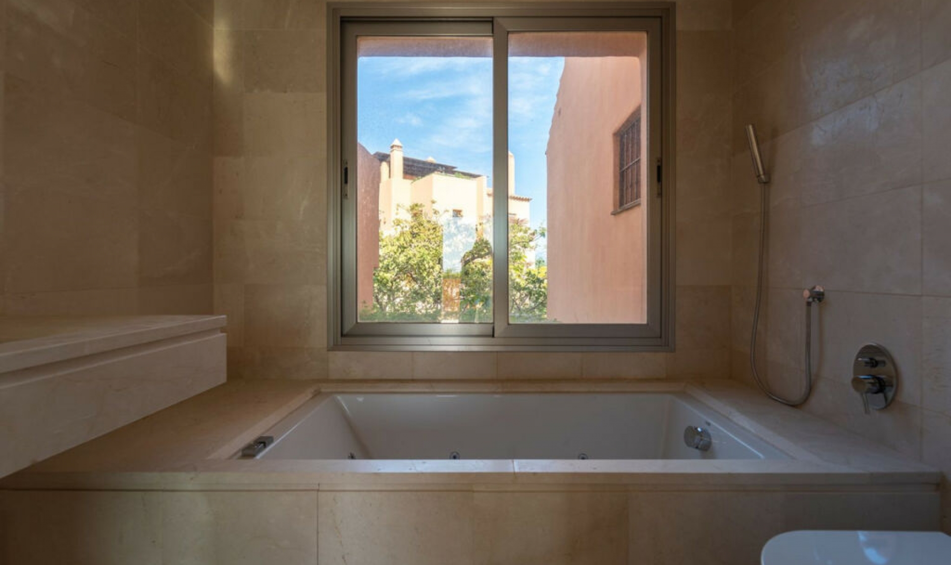Resale - House -
Riviera del Sol