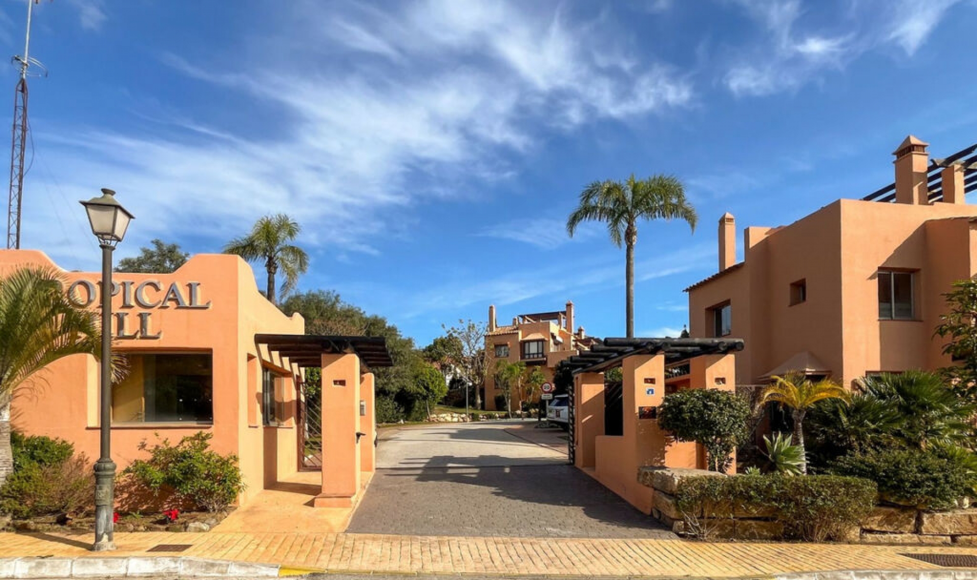 Resale - House -
Riviera del Sol