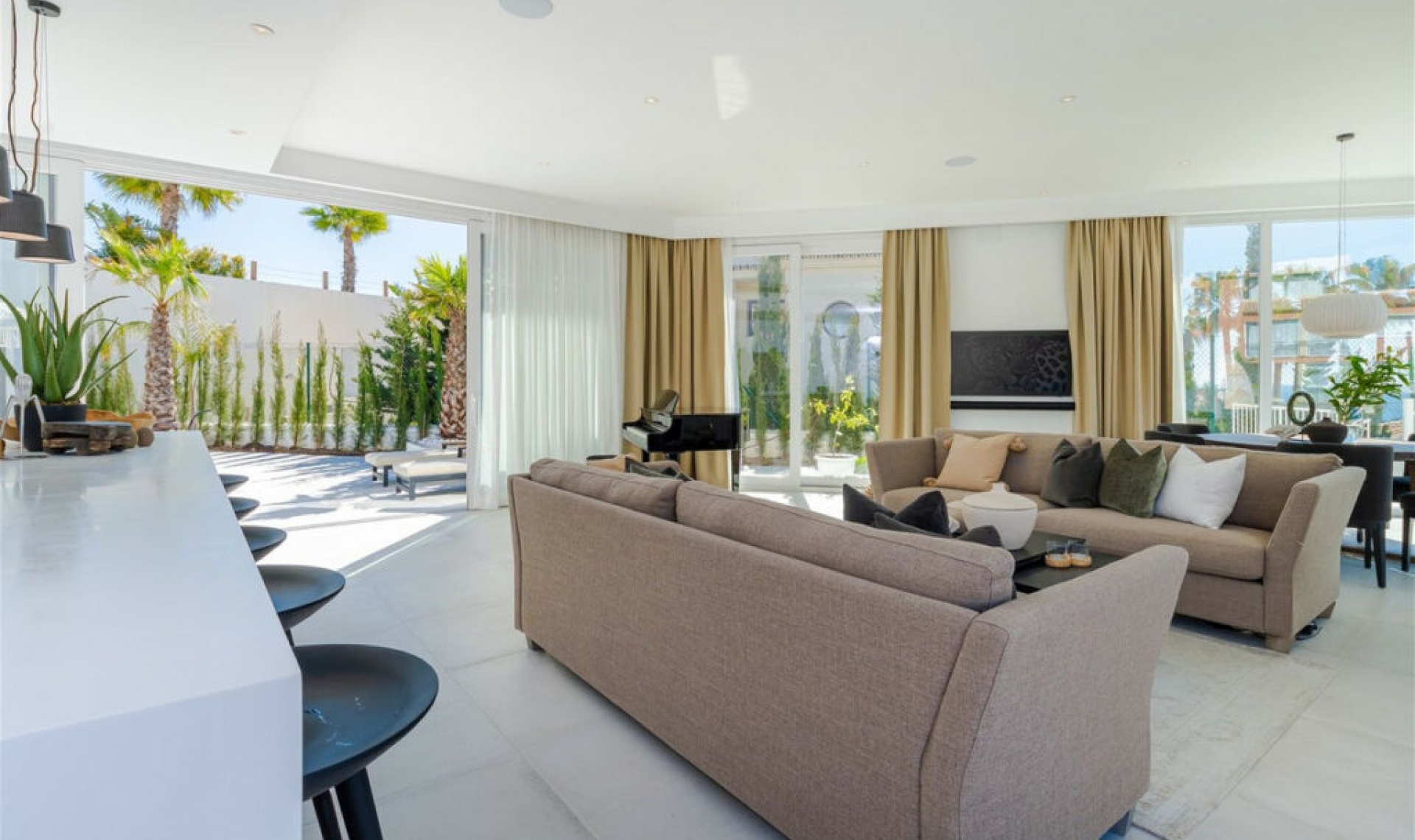 Resale - House -
Riviera del Sol