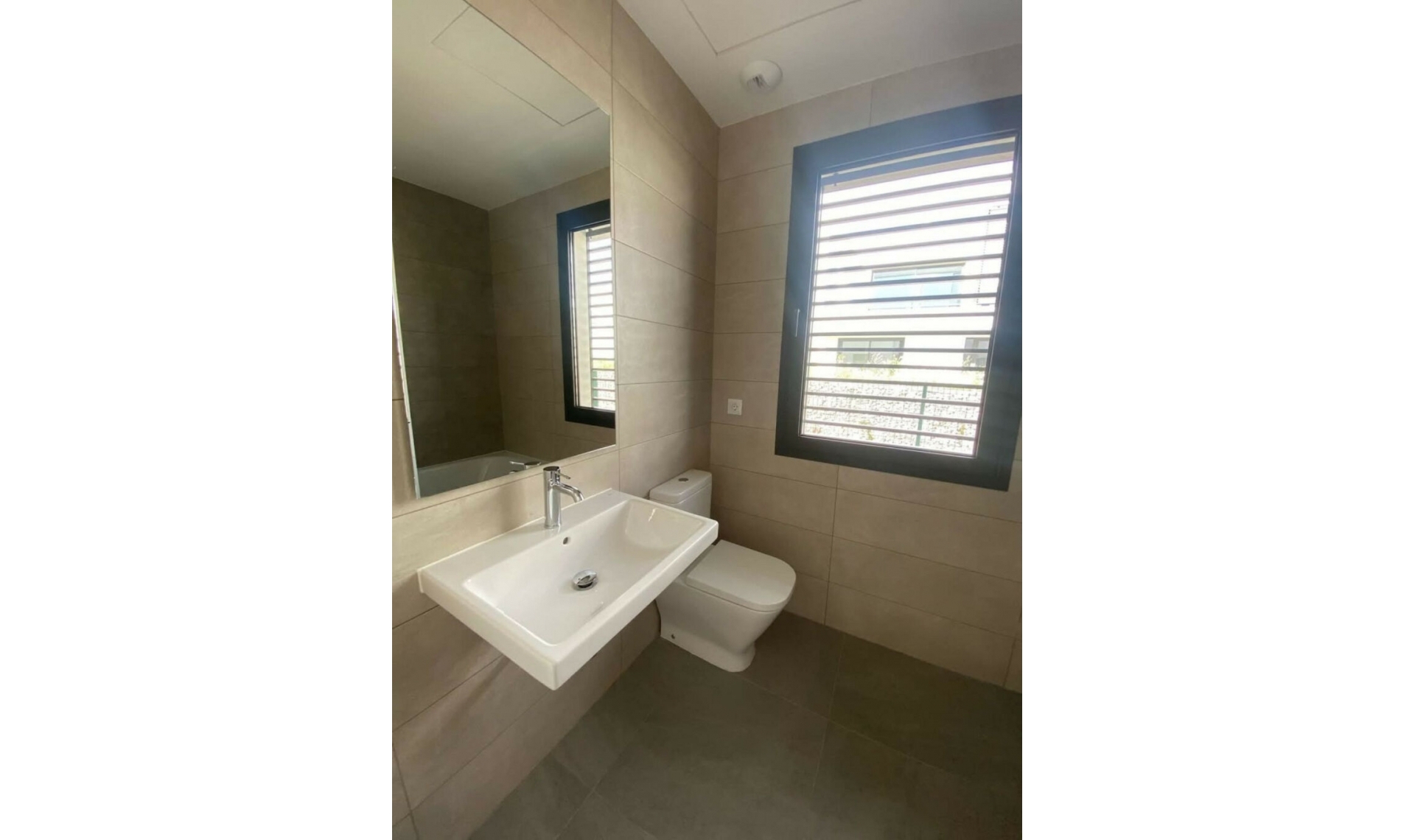 Resale - House -
Riviera del Sol