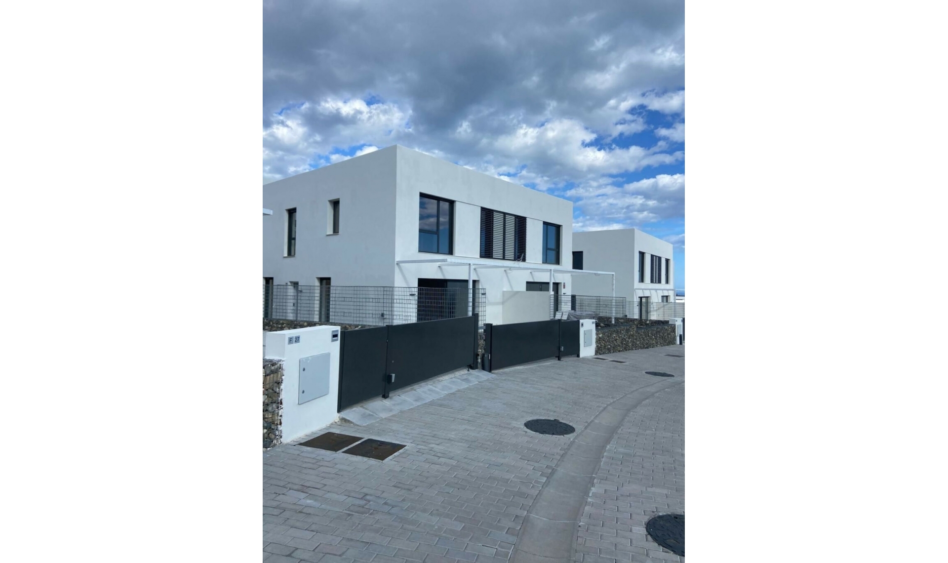 Resale - House -
Riviera del Sol