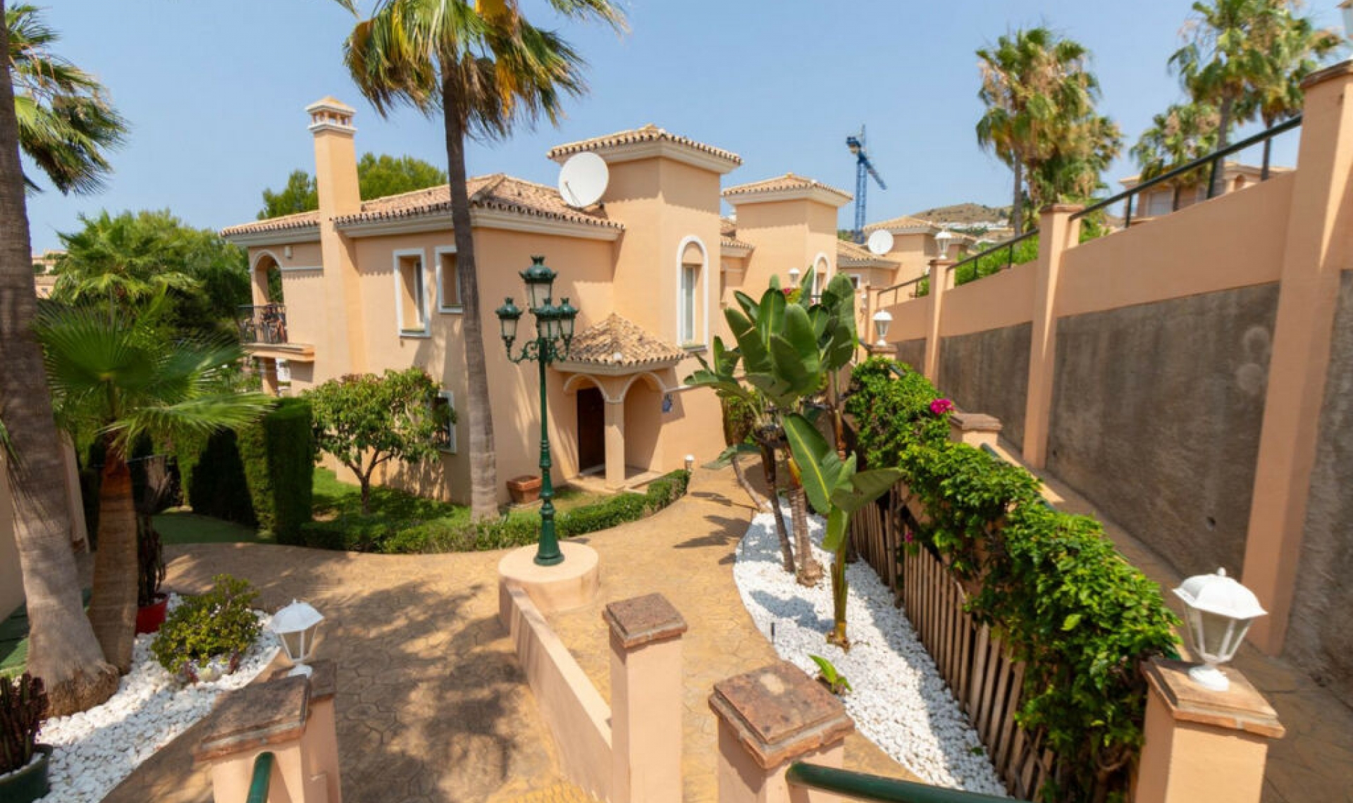 Resale - House -
Riviera del Sol