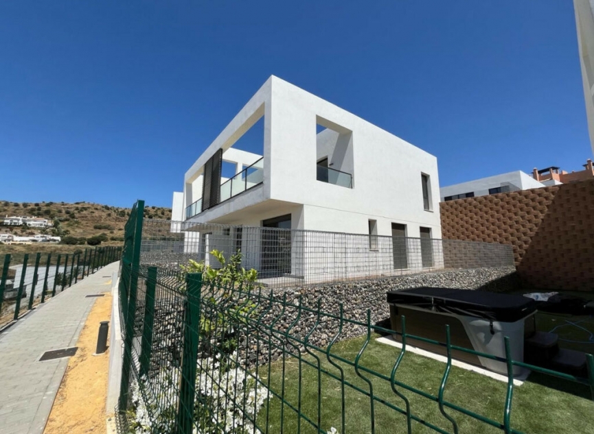 Resale - House -
Riviera del Sol