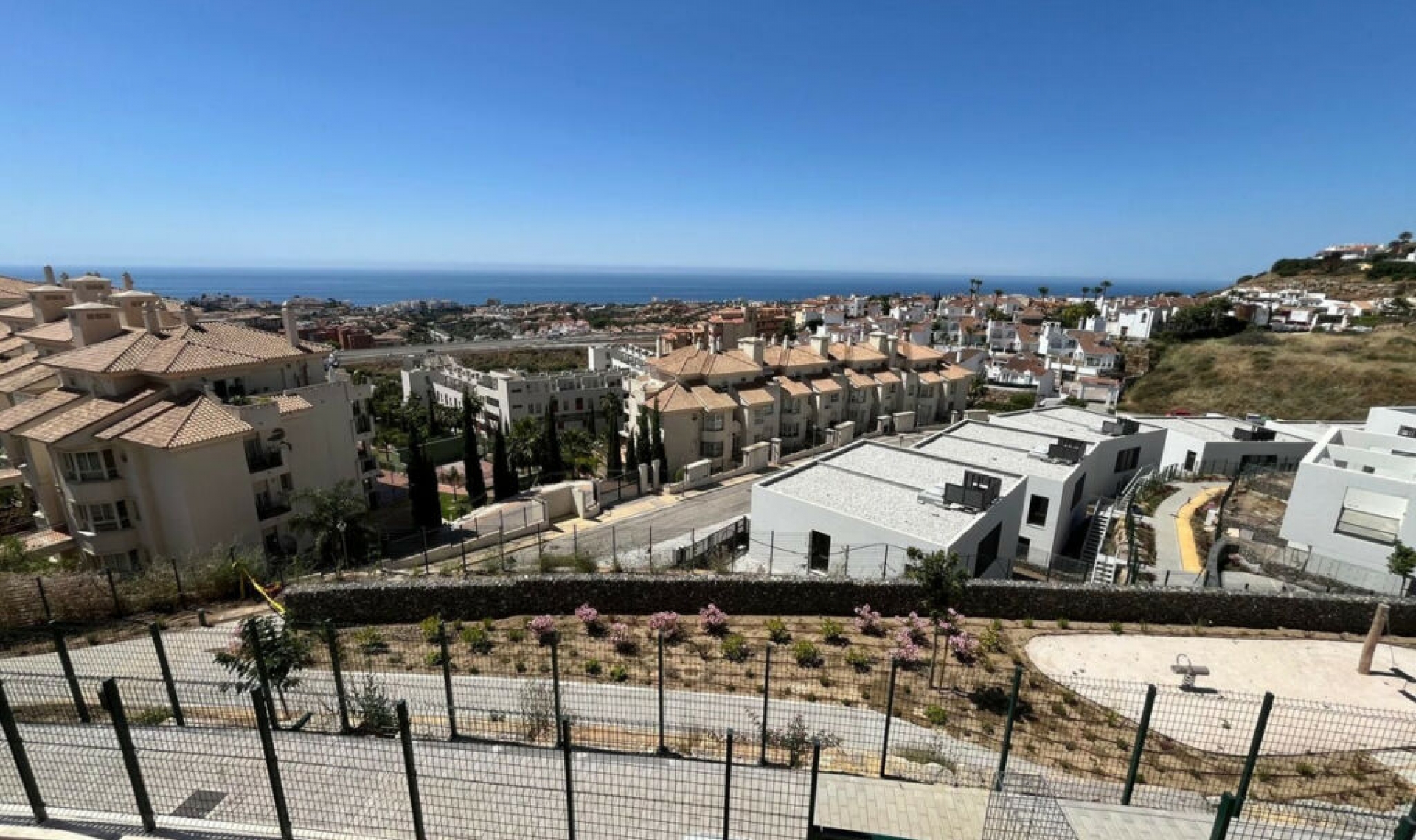 Resale - House -
Riviera del Sol