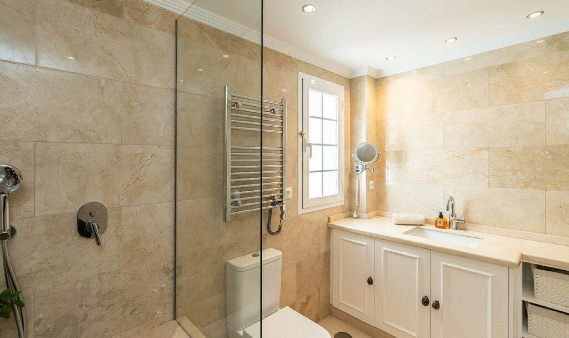 Resale - House -
Riviera del Sol