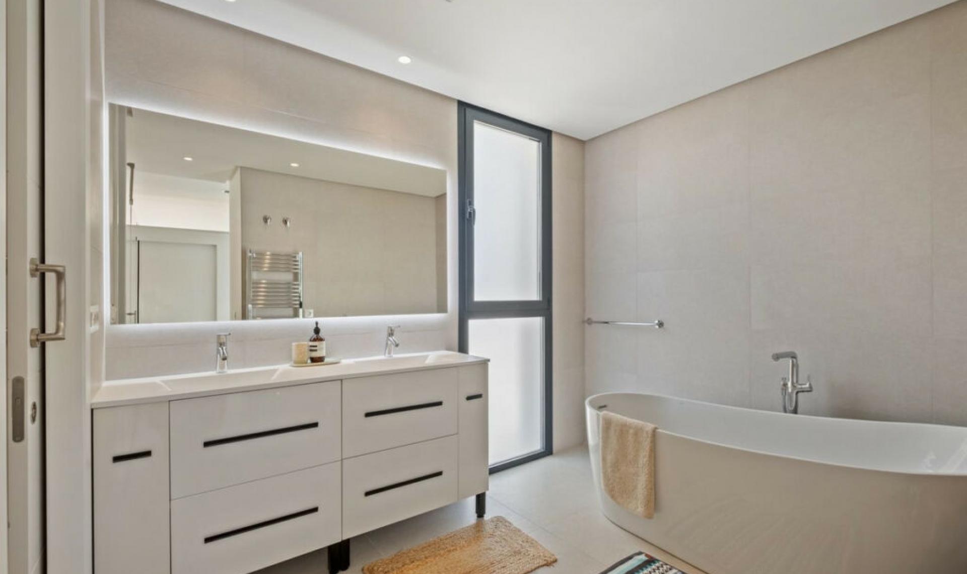 Resale - House -
Riviera del Sol