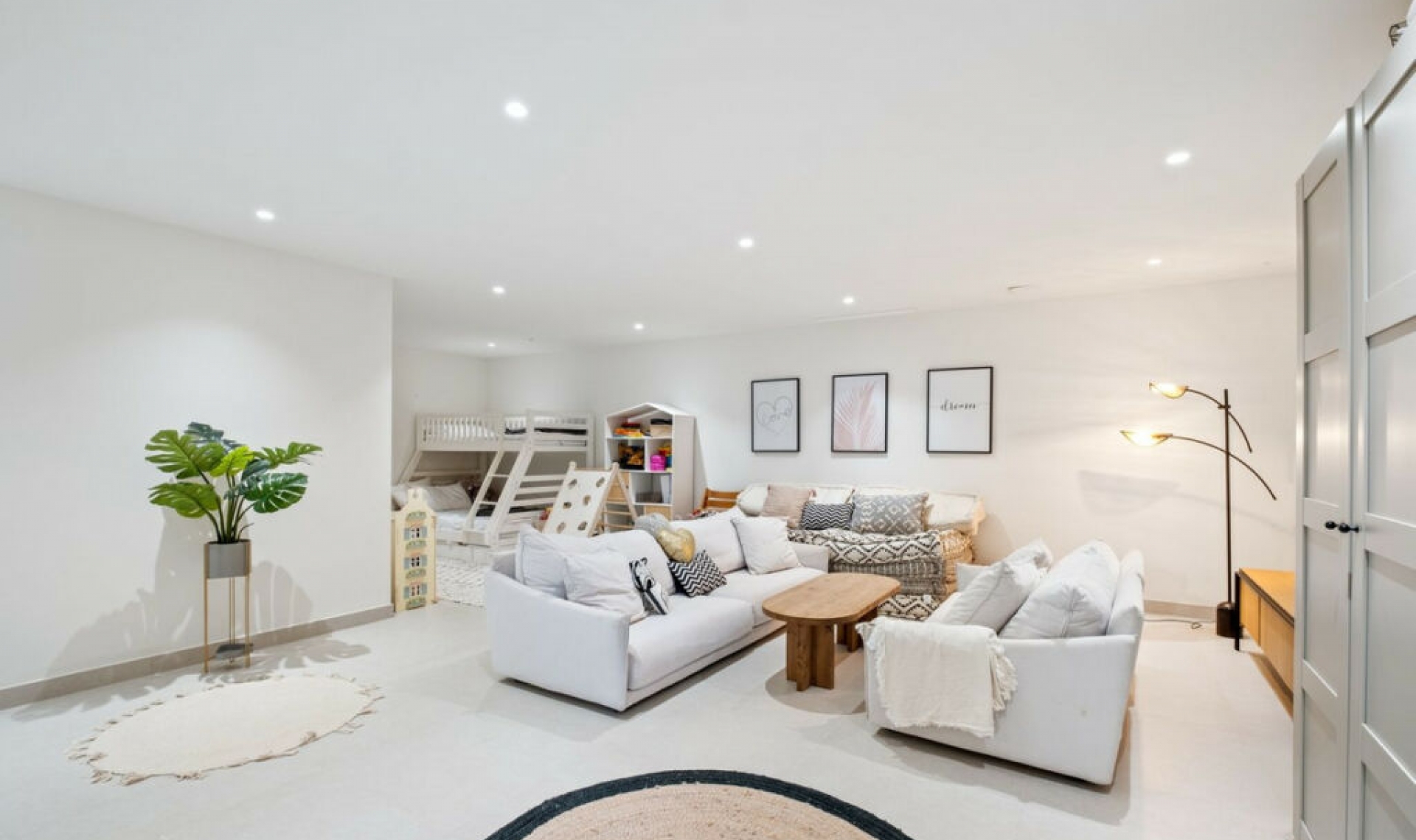 Resale - House -
Riviera del Sol