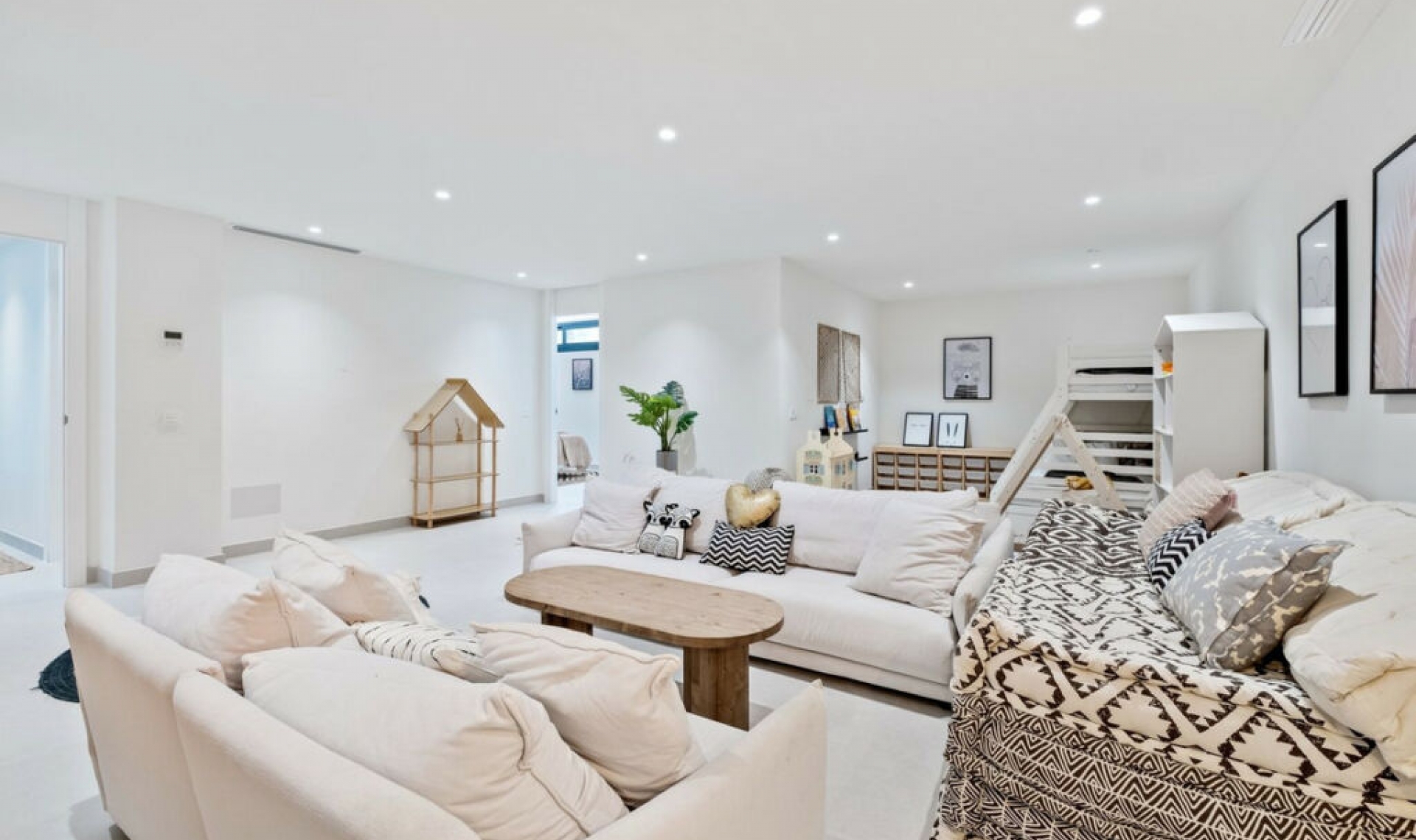 Resale - House -
Riviera del Sol