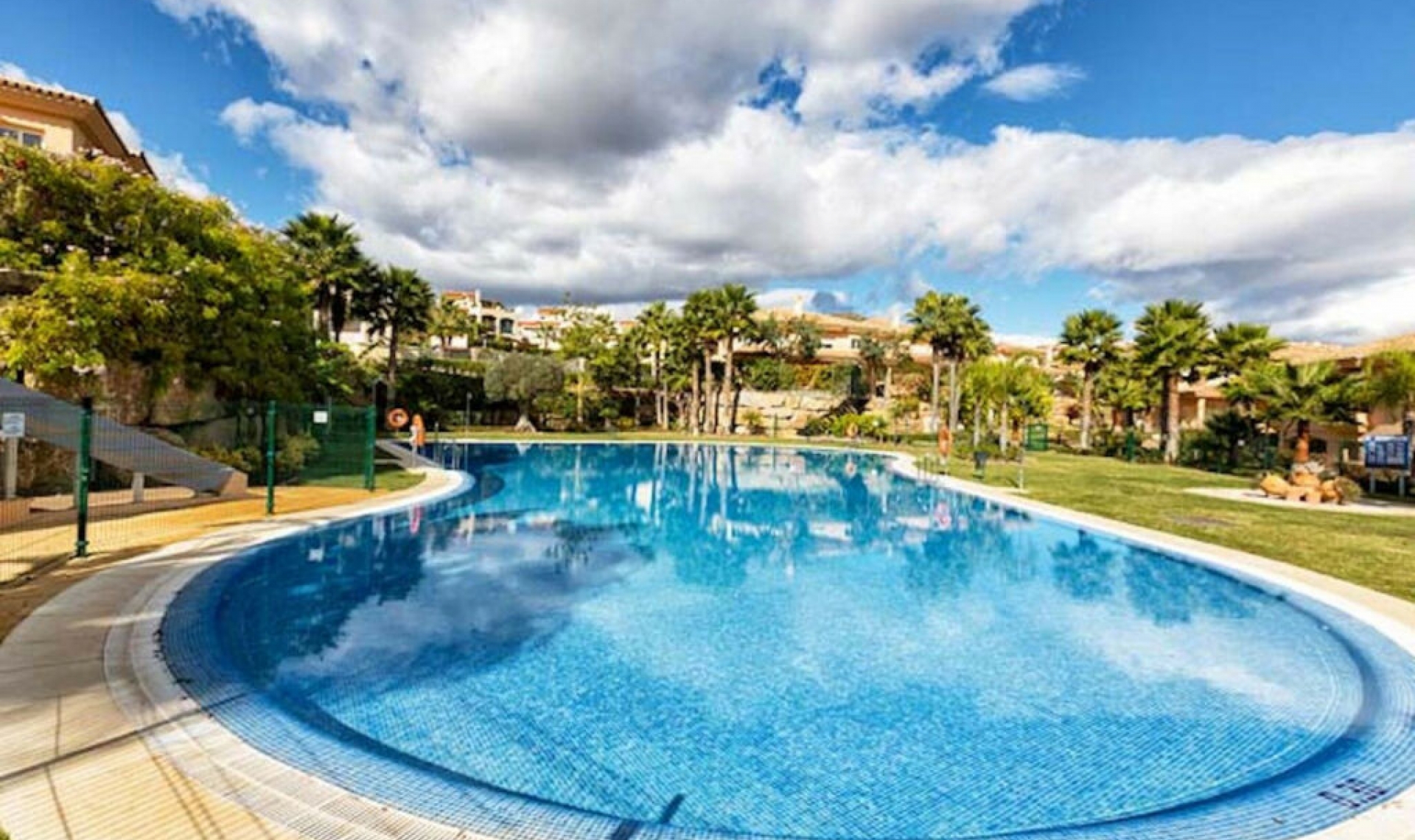 Resale - House -
Riviera del Sol