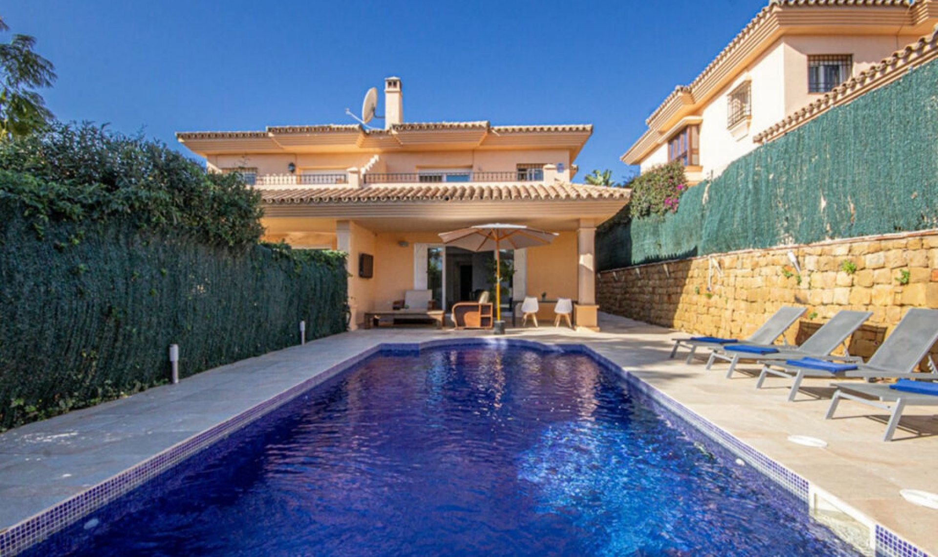 Resale - House -
Riviera del Sol