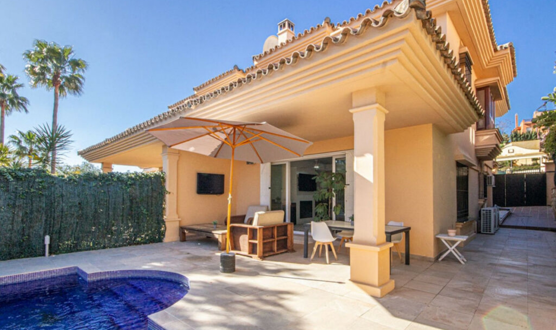 Resale - House -
Riviera del Sol
