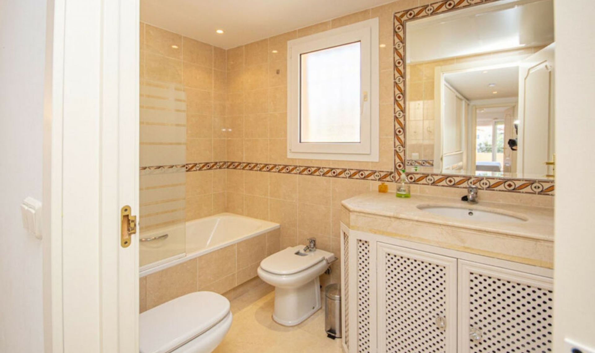 Resale - House -
Riviera del Sol