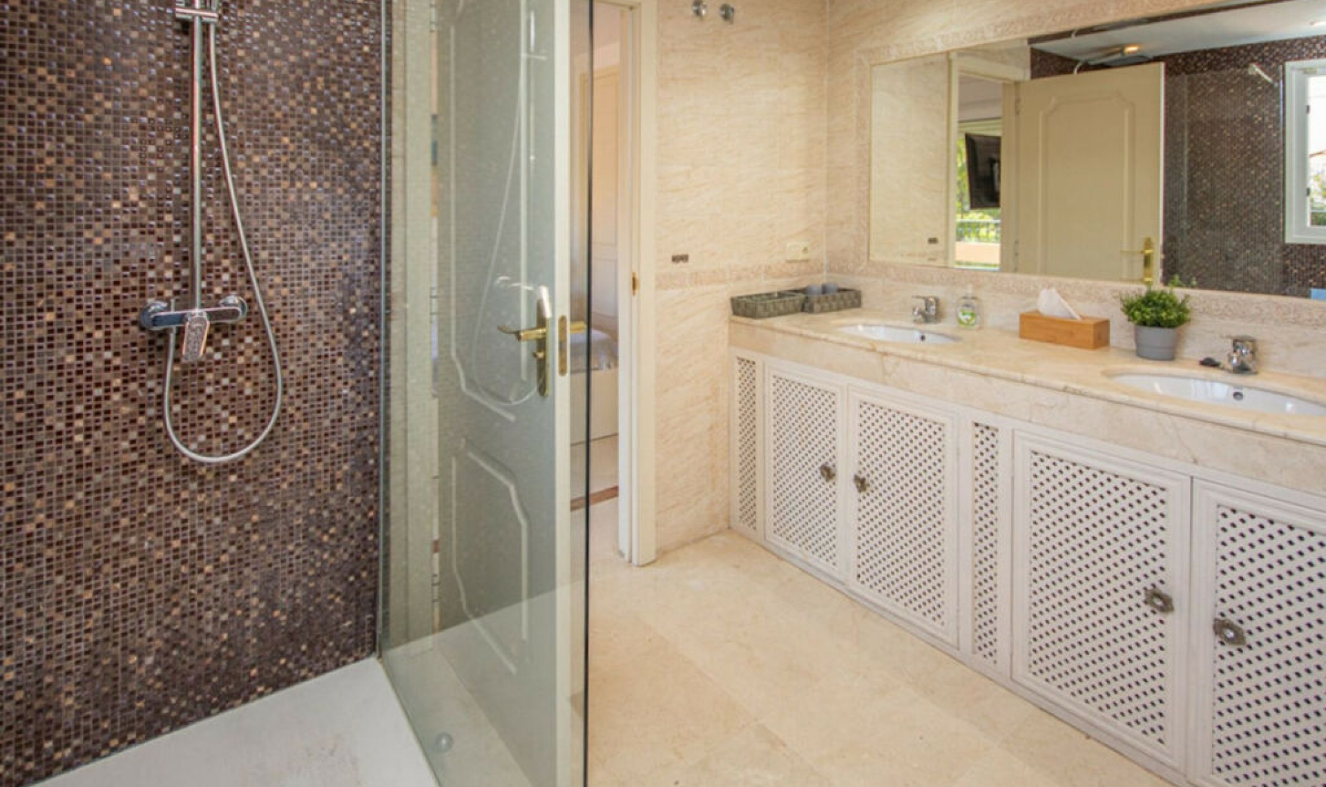 Resale - House -
Riviera del Sol