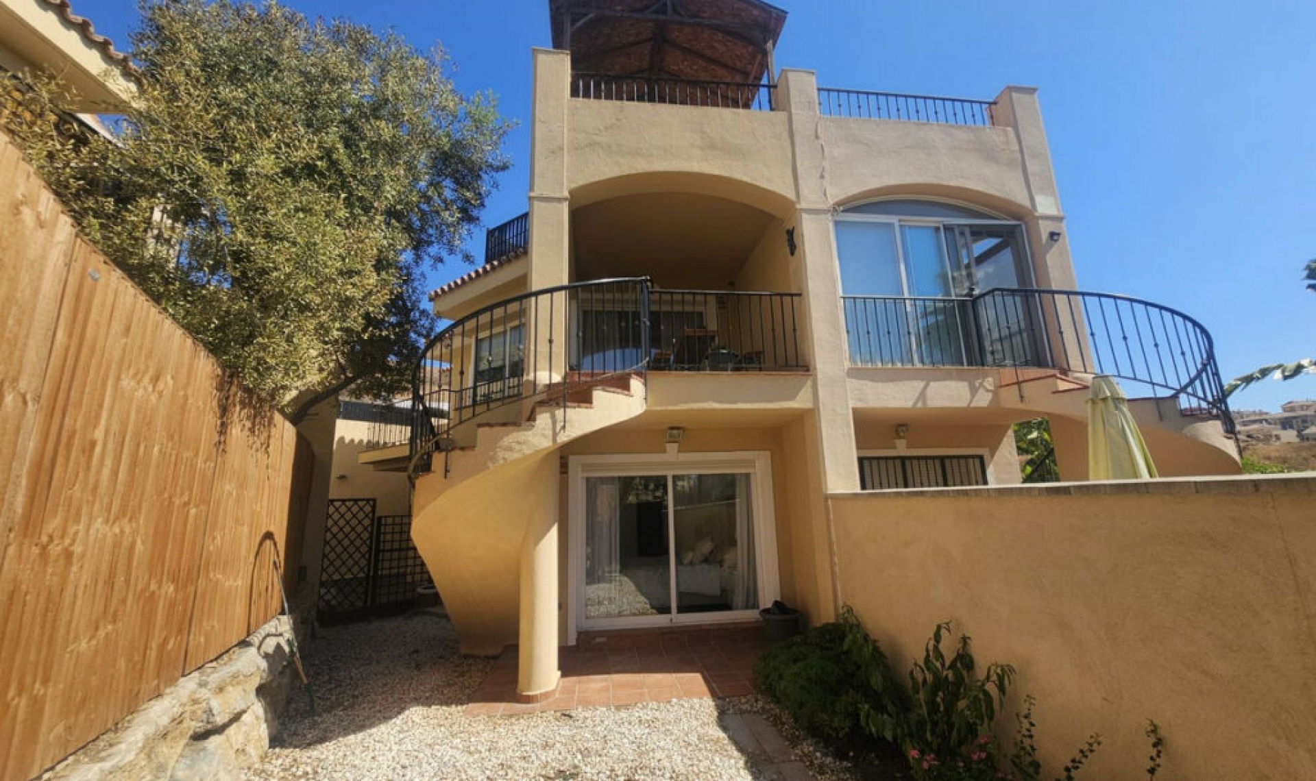 Resale - House -
Riviera del Sol