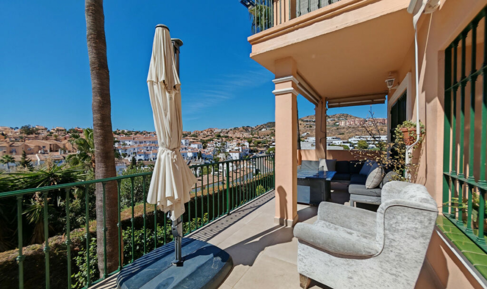 Resale - House -
Riviera del Sol