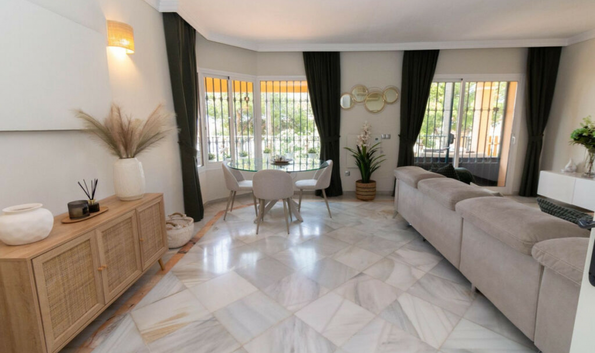 Resale - House -
Riviera del Sol