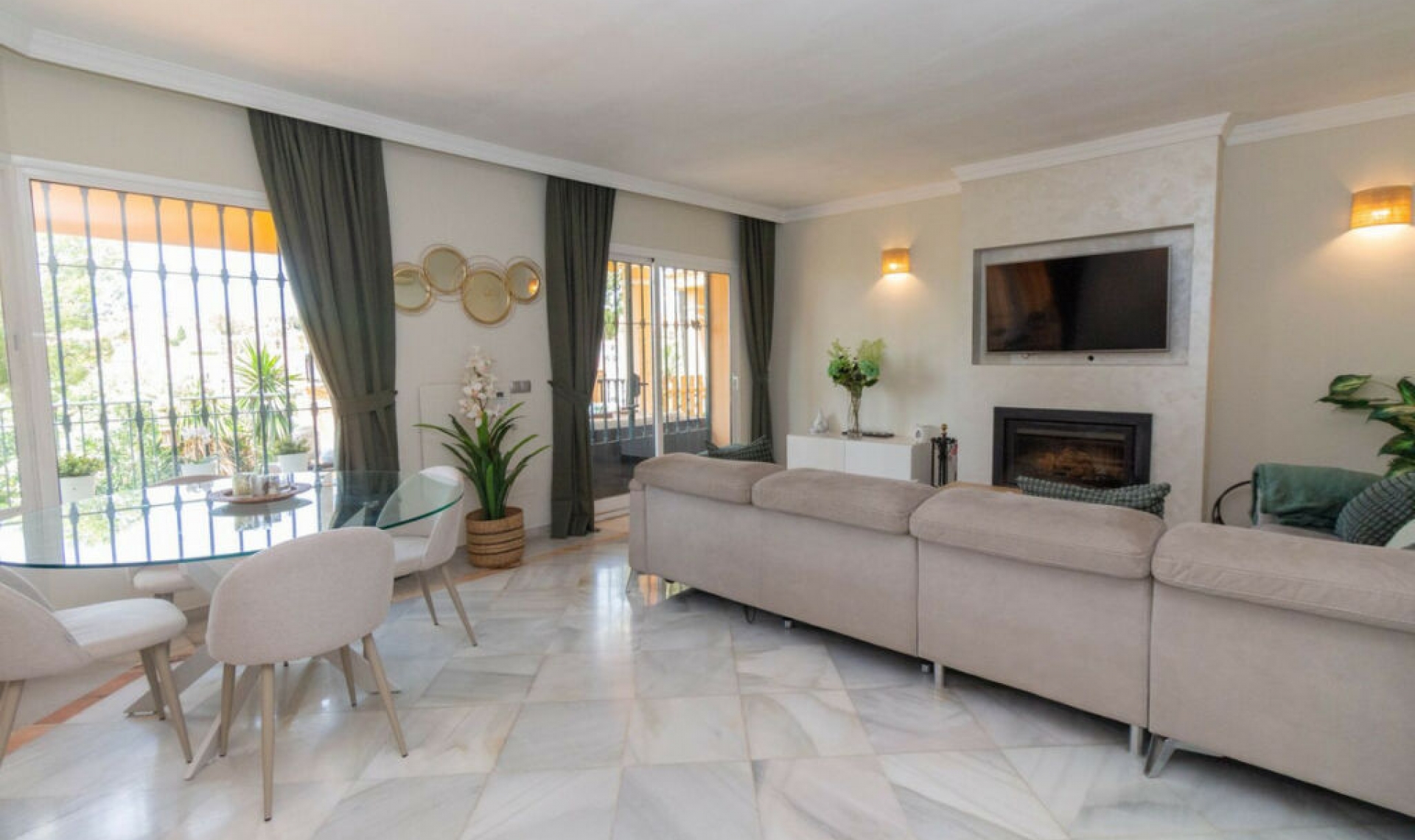 Resale - House -
Riviera del Sol