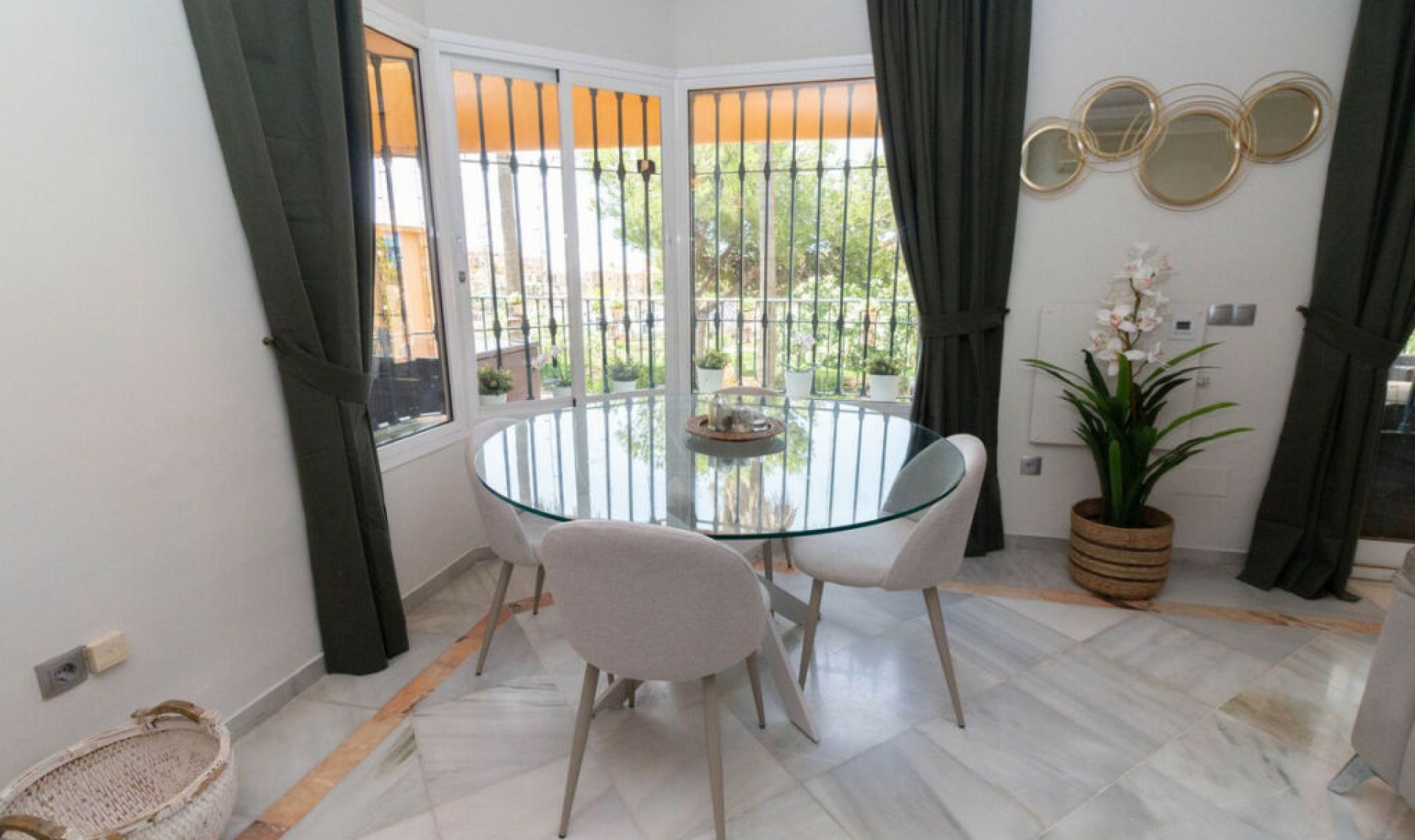 Resale - House -
Riviera del Sol