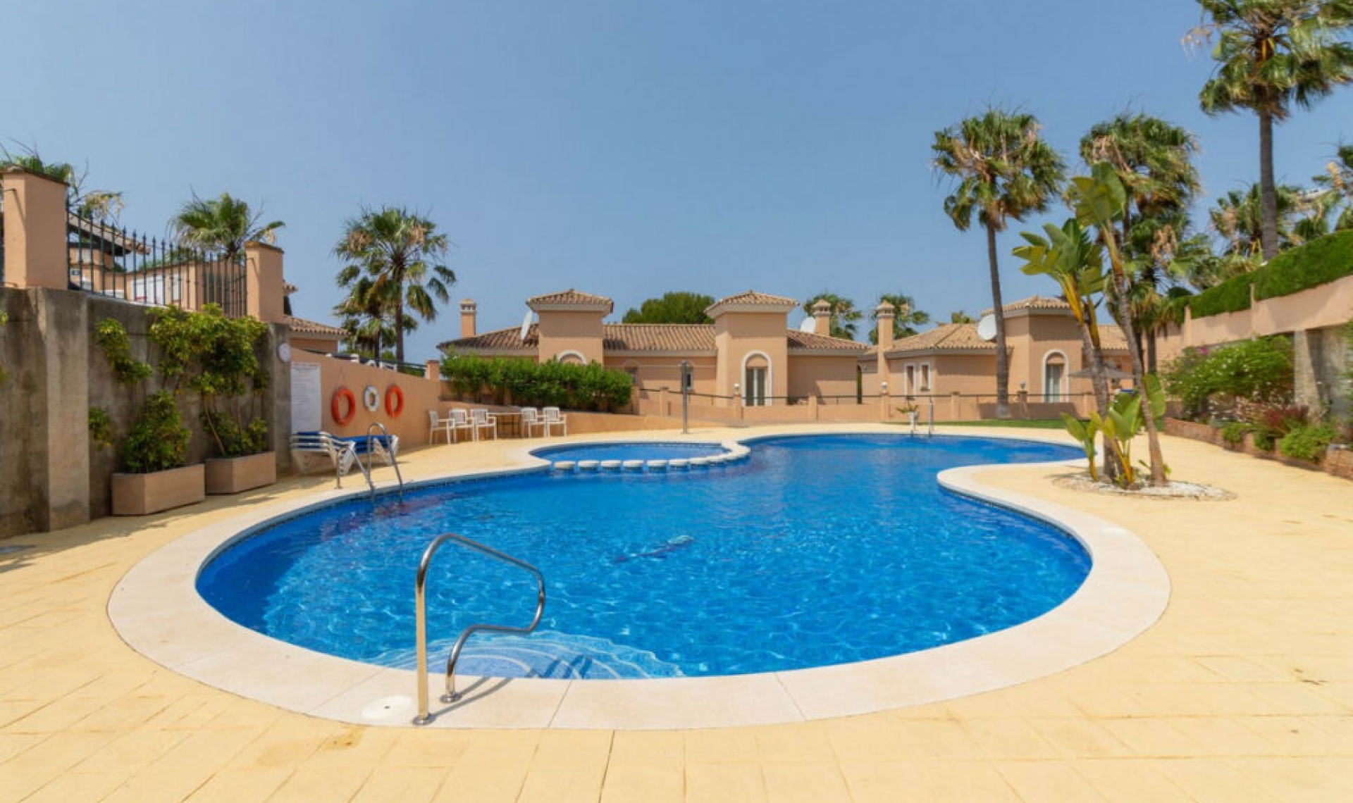 Resale - House -
Riviera del Sol