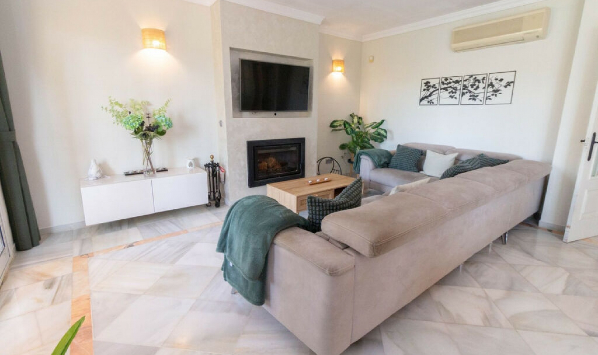 Resale - House -
Riviera del Sol