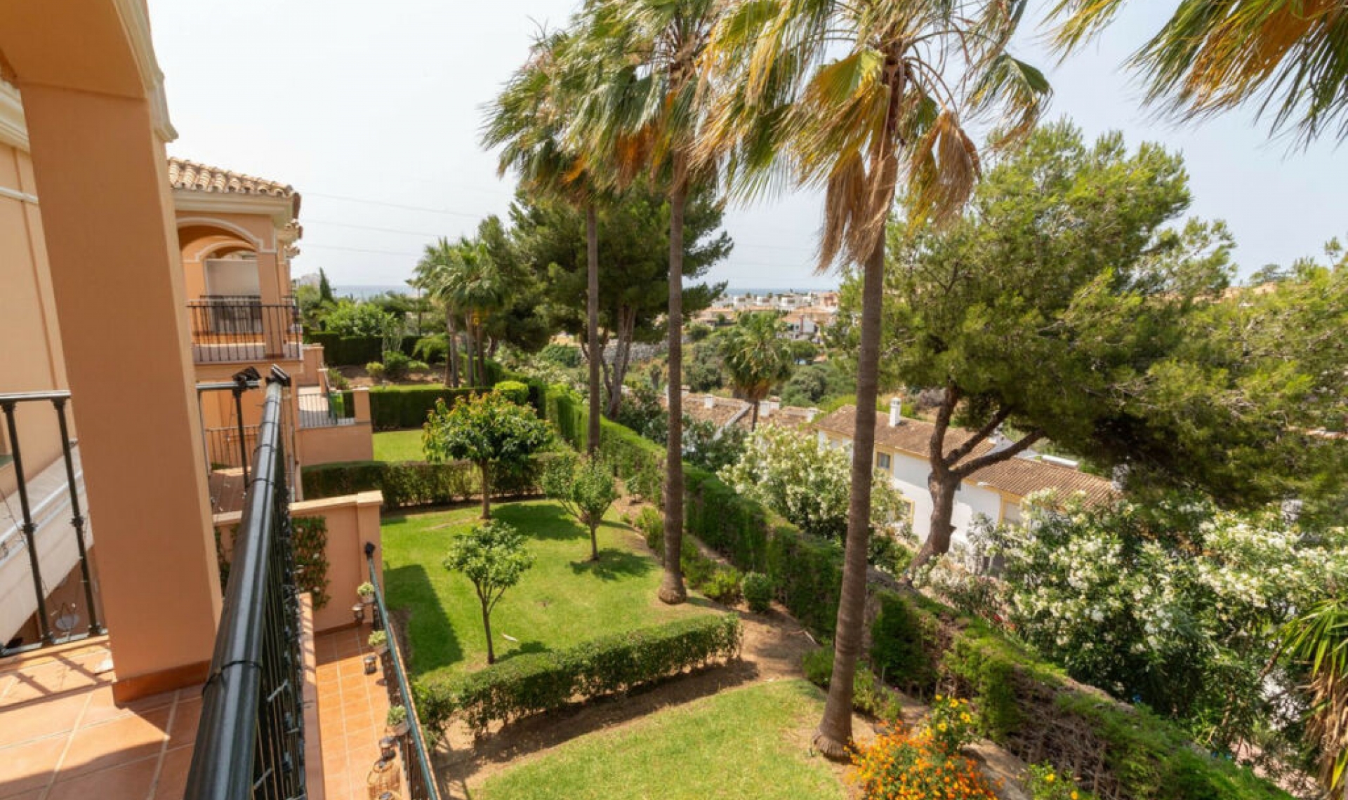 Resale - House -
Riviera del Sol