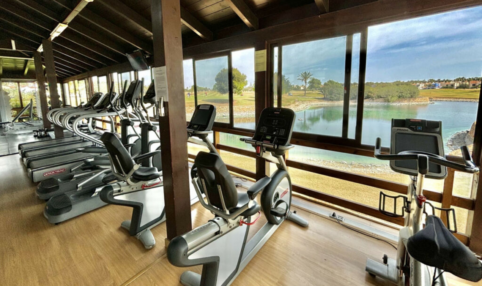 Resale - House -
Roda Golf