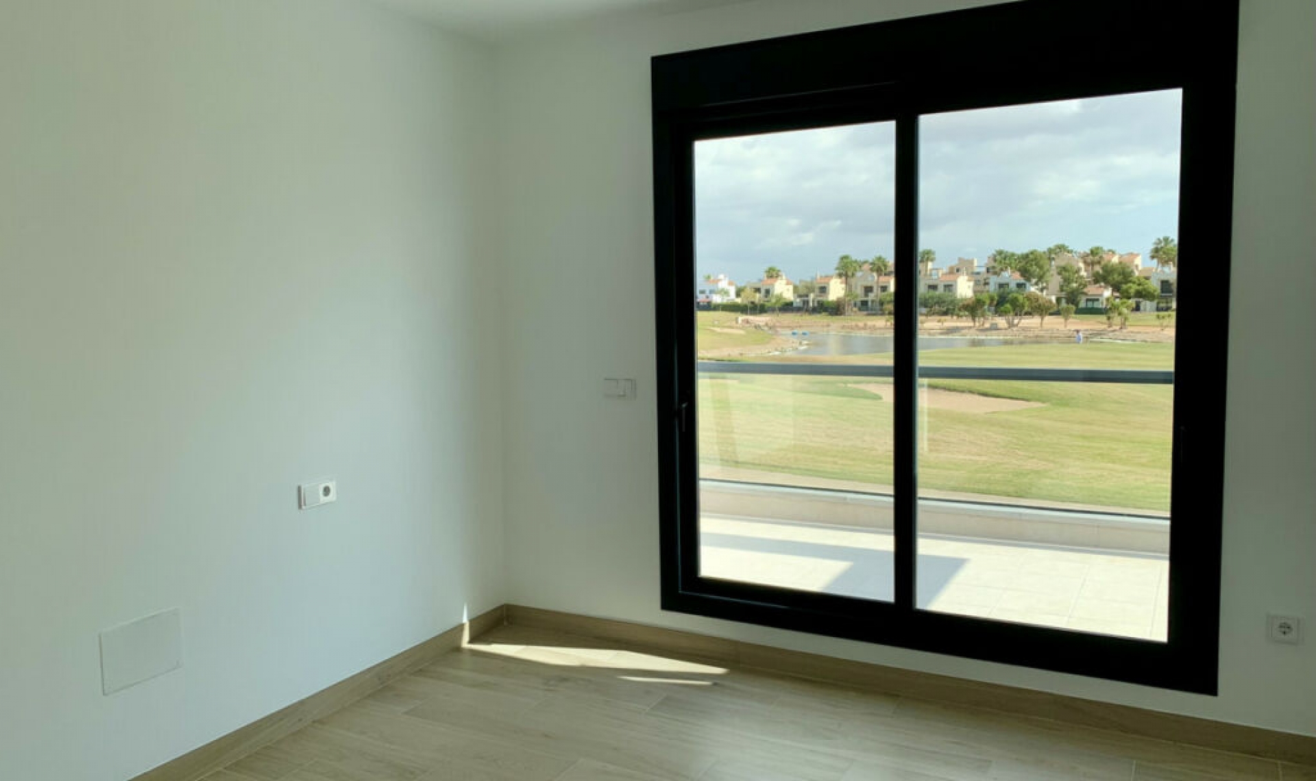 Resale - House -
Roda Golf