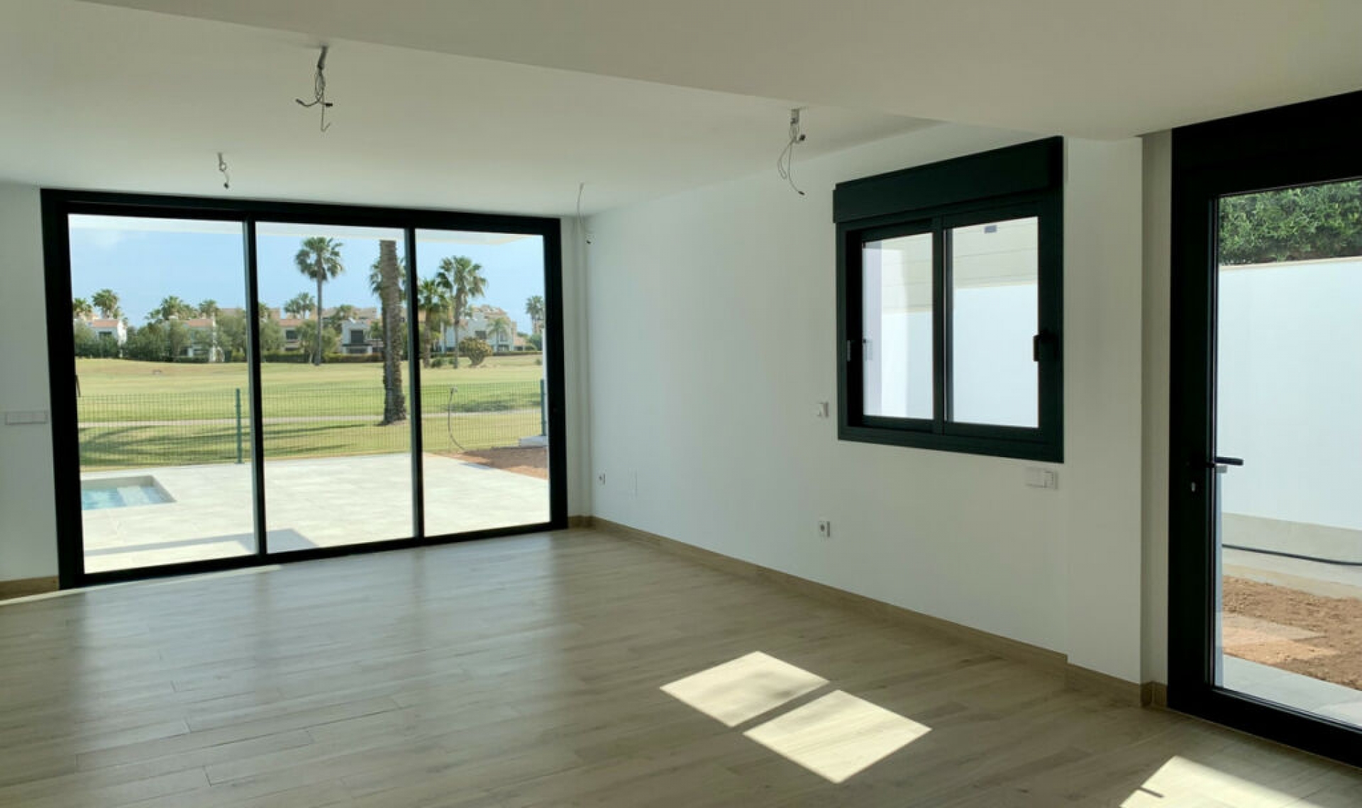 Resale - House -
Roda Golf