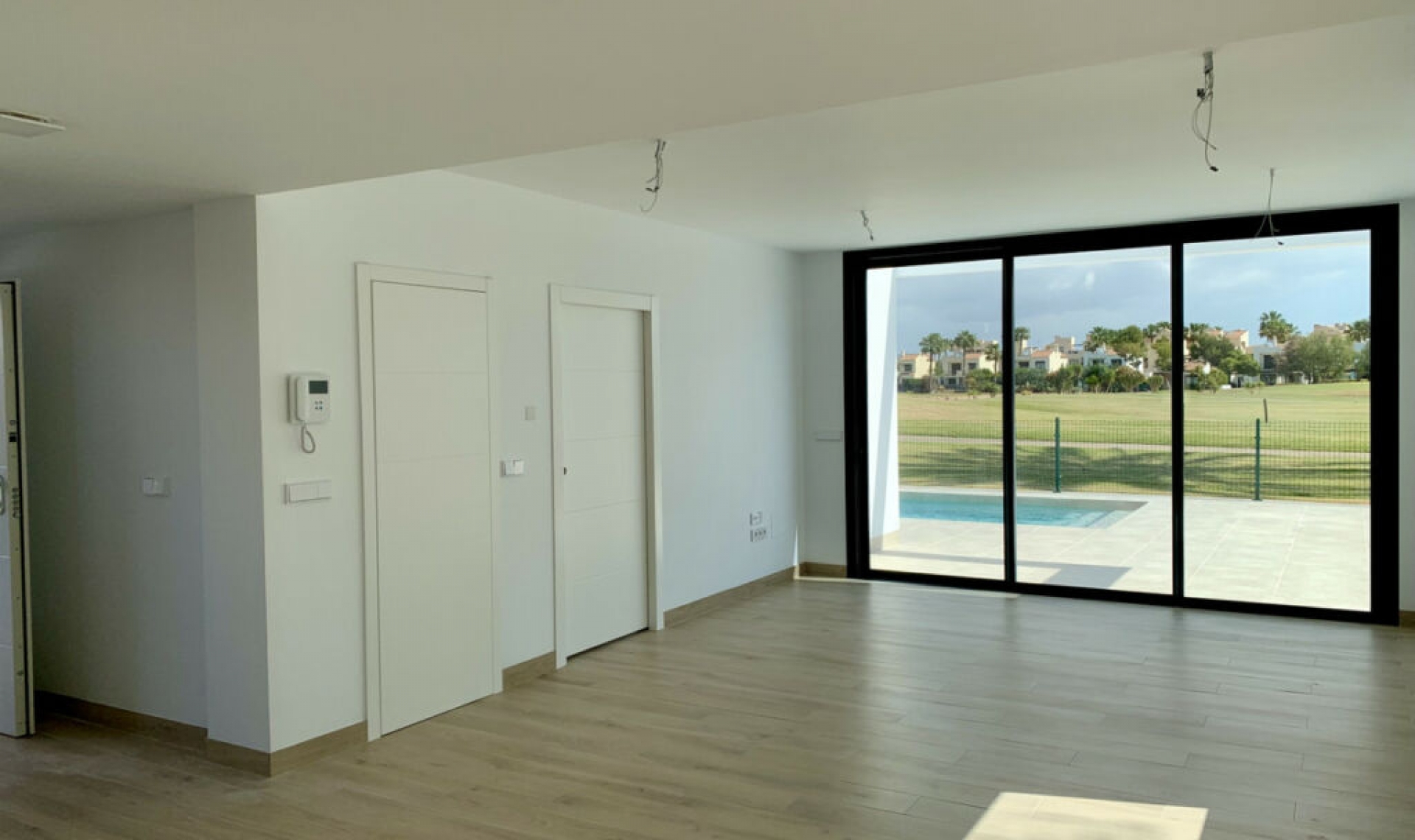 Resale - House -
Roda Golf