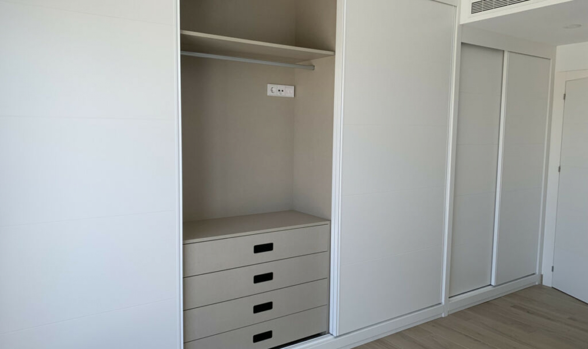 Resale - House -
Roda Golf