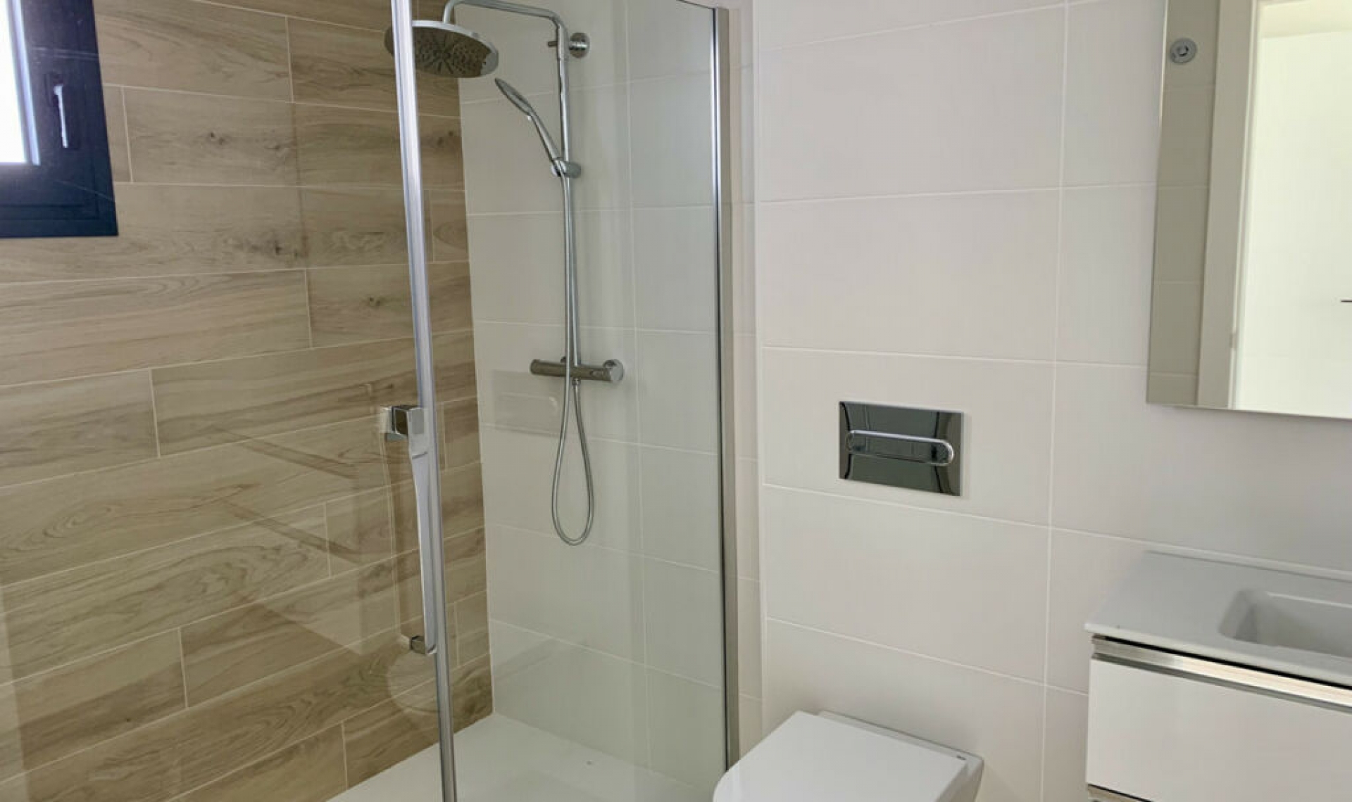 Resale - House -
Roda Golf