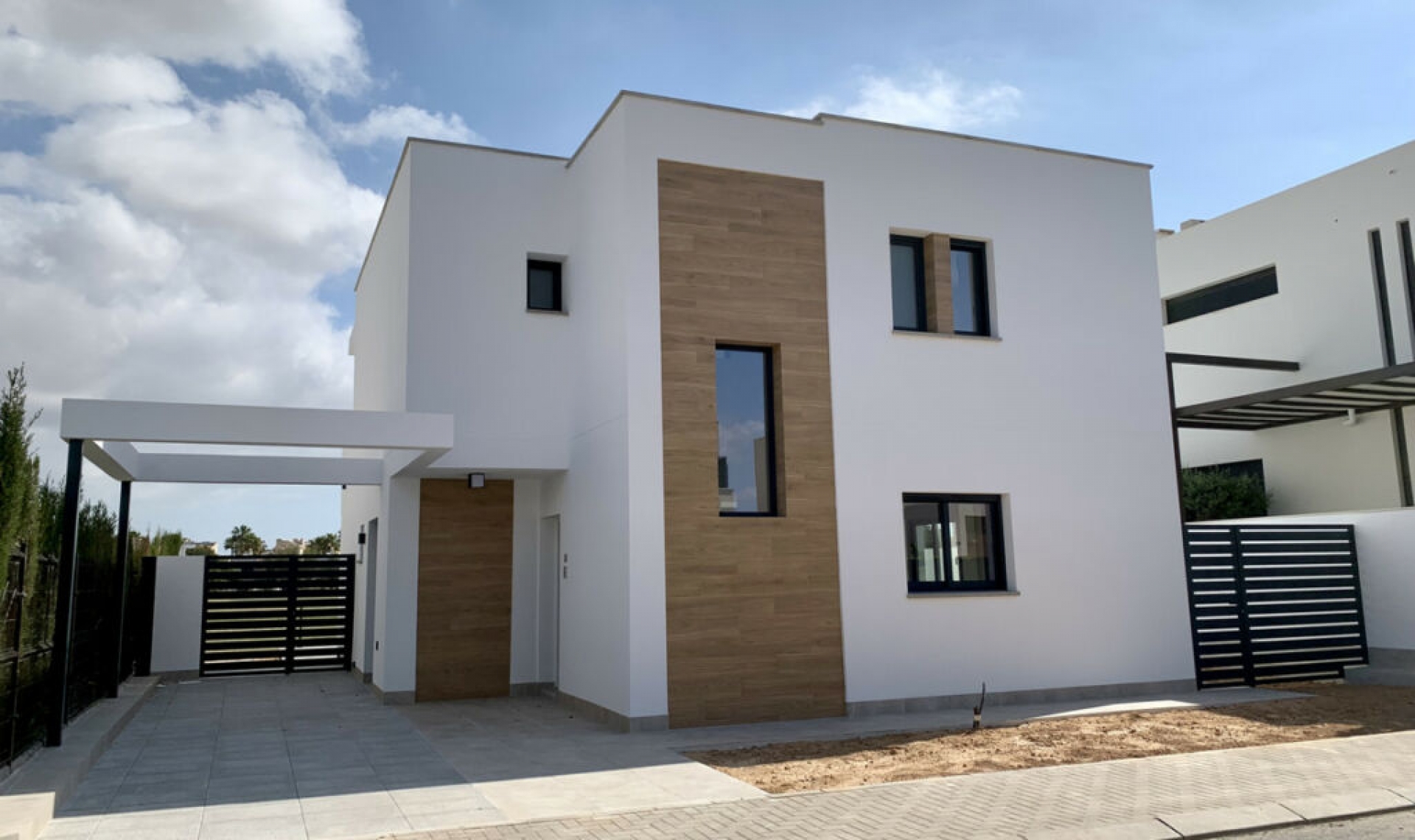Resale - House -
Roda Golf