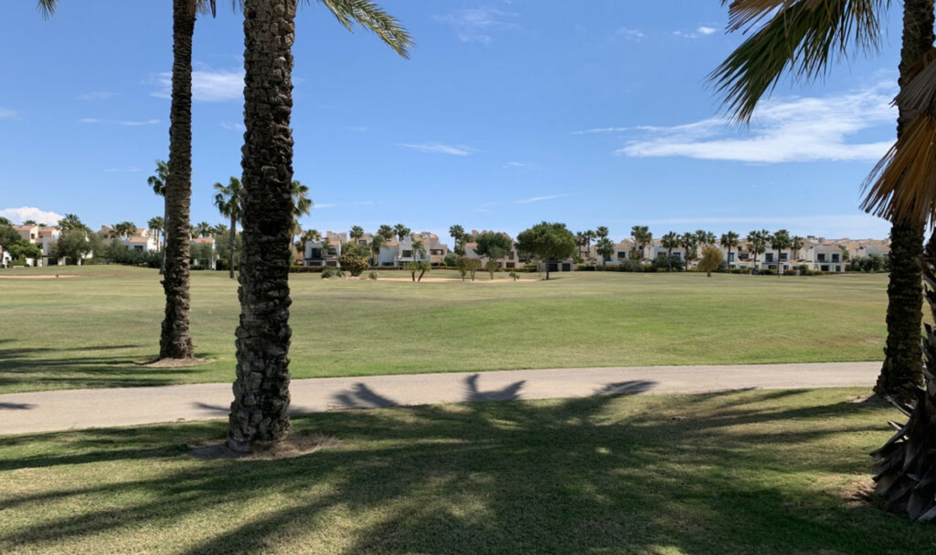 Resale - House -
Roda Golf