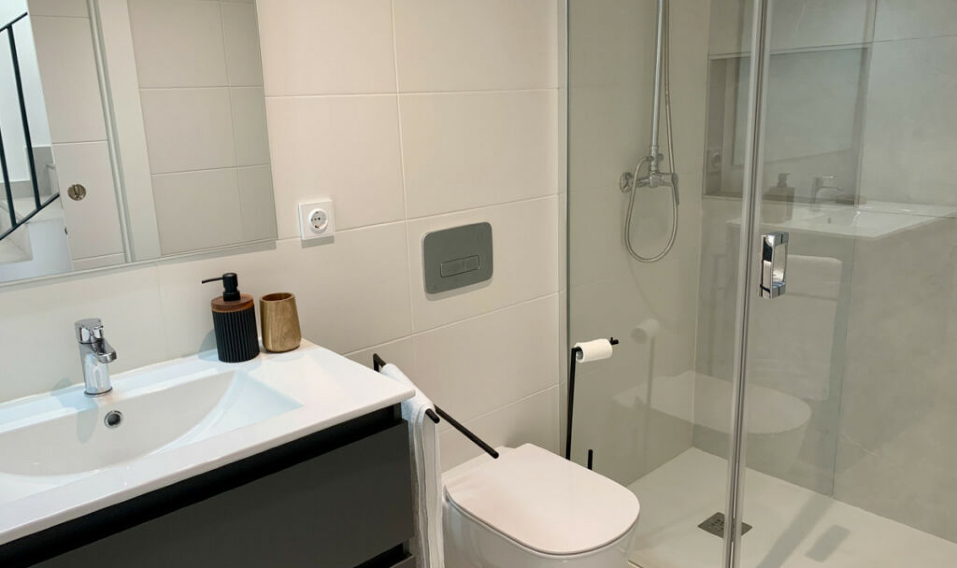 Resale - House -
Roda Golf