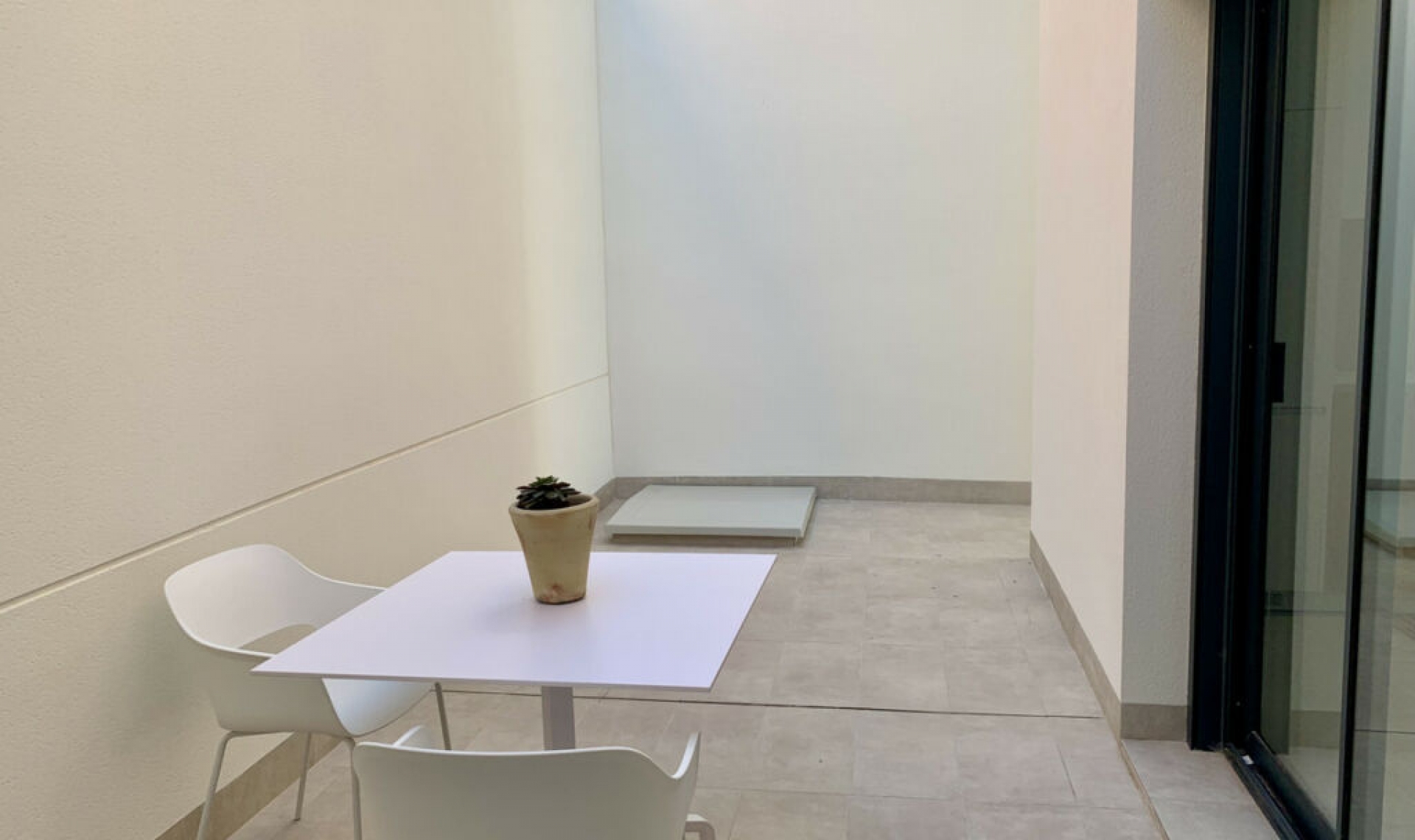 Resale - House -
Roda Golf