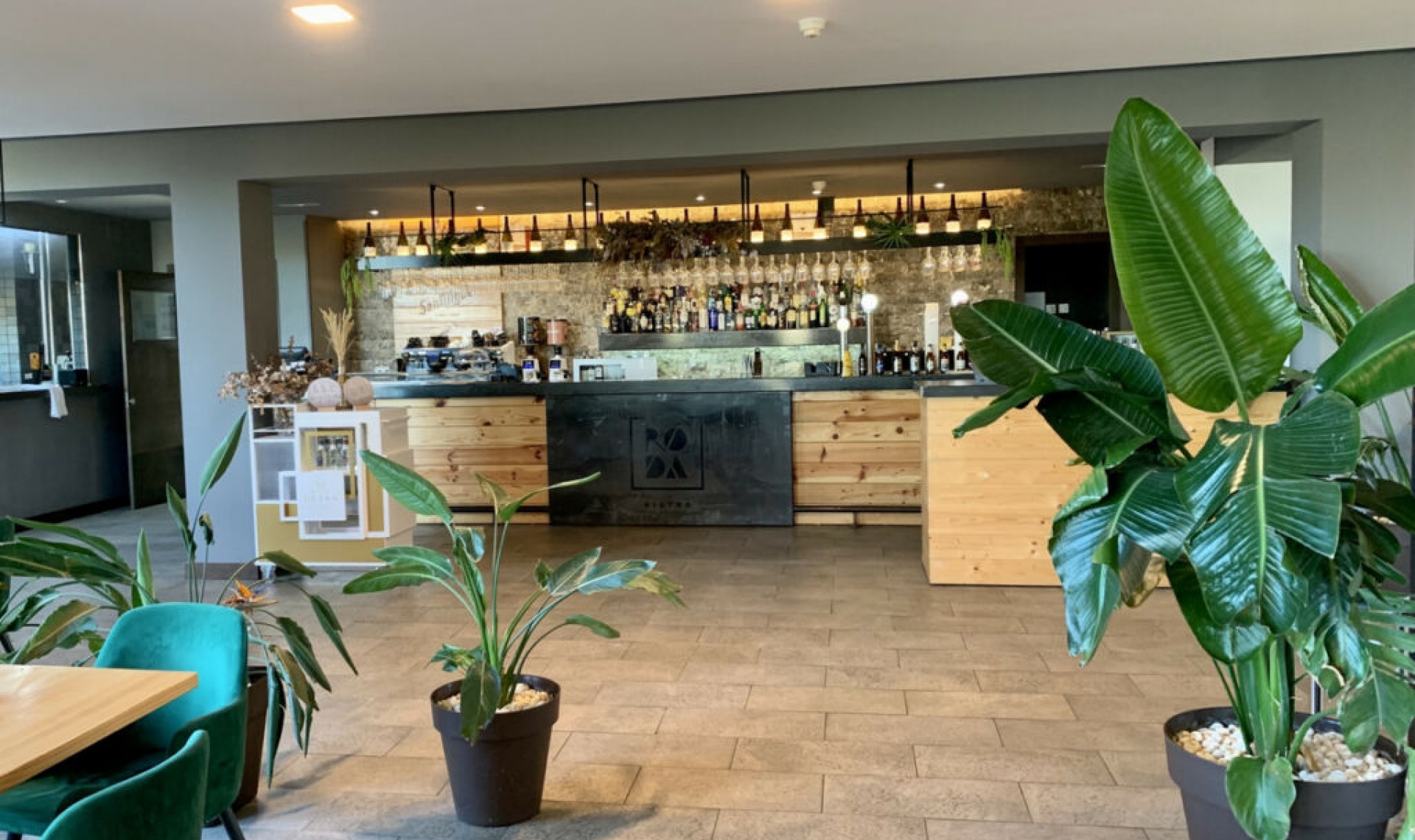 Resale - House -
Roda Golf